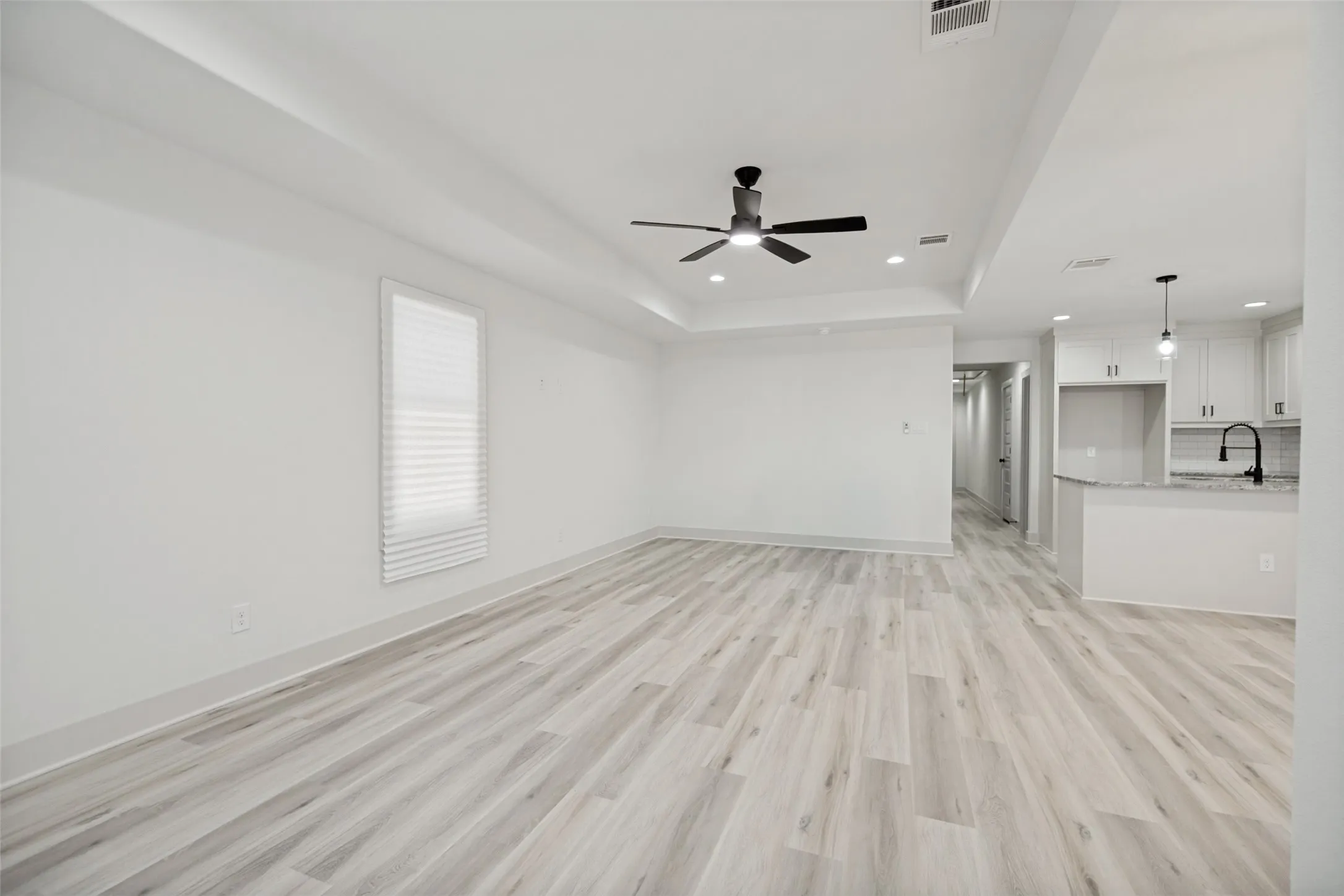 Single Family Residence For Sale in Dallas County , 108 N Cliff Street, Dallas, Texas 75203, 3 Bedroom, 2 Bathroom, Garage spaces, 1,305 Sqft, built in 1925, Preowned, mls#21189252, Real Estate Agent in Dallas, Homes For Sale in Dallas county, Homes For Sale in Dallas, Realtor in Dallas Texas, Real Estate Brokerage Independent Realty Texas, Luminita Cordes Realtor