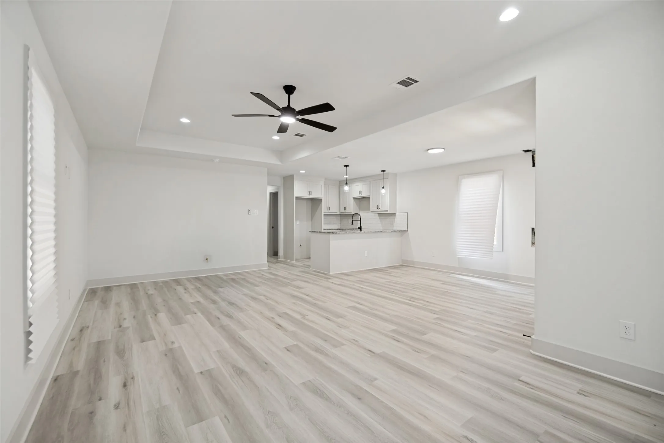 Single Family Residence For Sale in Dallas County , 108 N Cliff Street, Dallas, Texas 75203, 3 Bedroom, 2 Bathroom, Garage spaces, 1,305 Sqft, built in 1925, Preowned, mls#21189252, Real Estate Agent in Dallas, Homes For Sale in Dallas county, Homes For Sale in Dallas, Realtor in Dallas Texas, Real Estate Brokerage Independent Realty Texas, Luminita Cordes Realtor