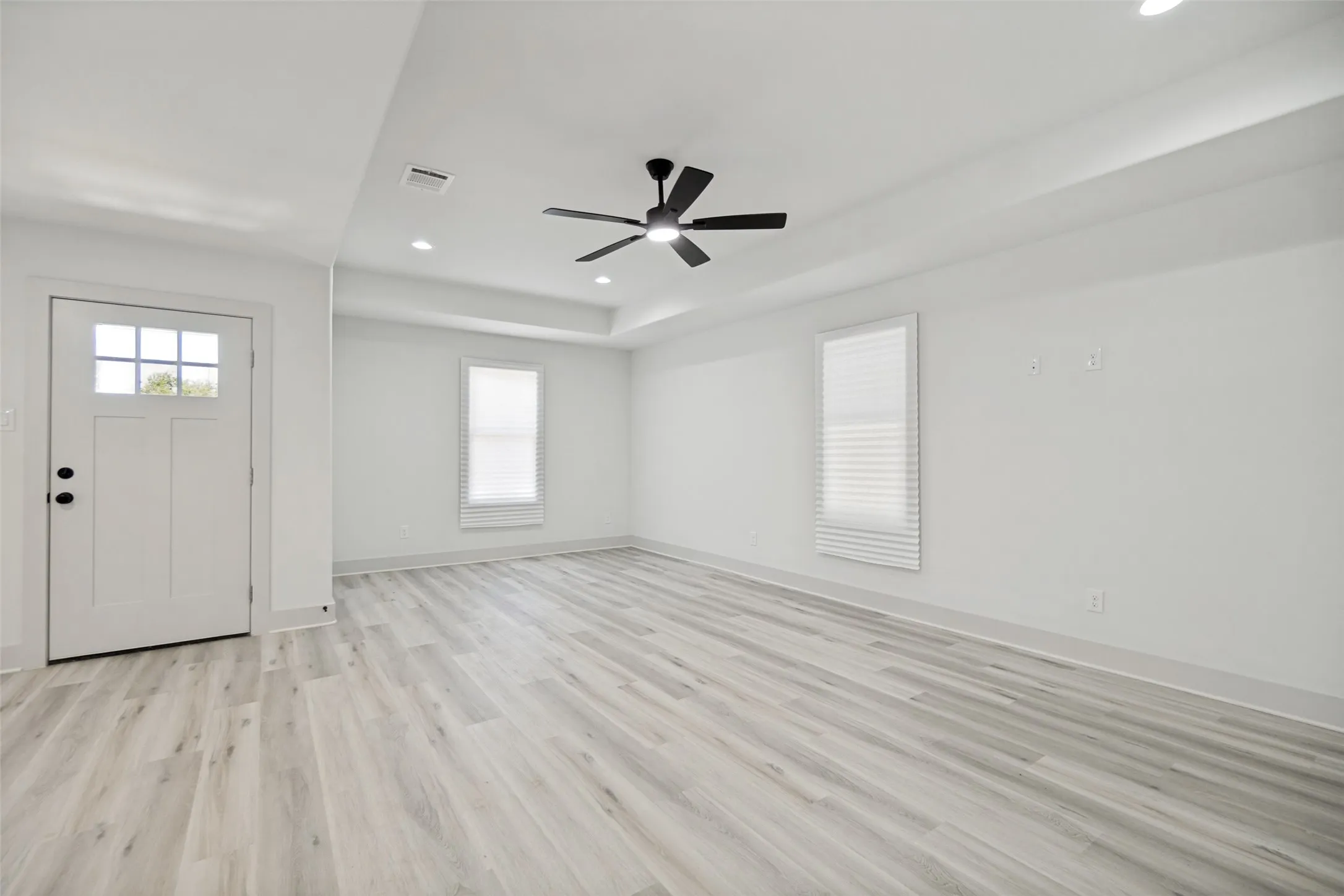 Single Family Residence For Sale in Dallas County , 108 N Cliff Street, Dallas, Texas 75203, 3 Bedroom, 2 Bathroom, Garage spaces, 1,305 Sqft, built in 1925, Preowned, mls#21189252, Real Estate Agent in Dallas, Homes For Sale in Dallas county, Homes For Sale in Dallas, Realtor in Dallas Texas, Real Estate Brokerage Independent Realty Texas, Luminita Cordes Realtor