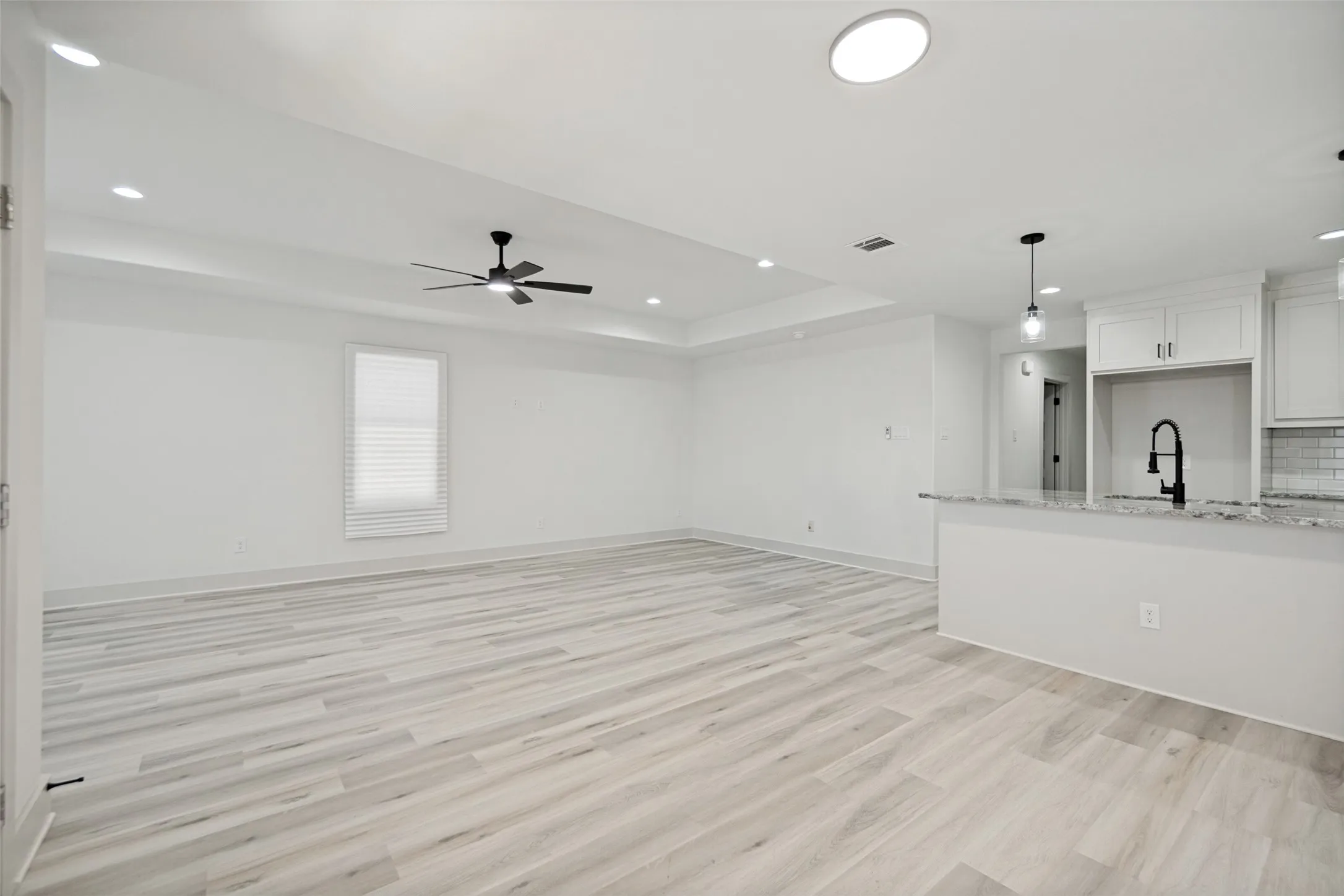 Single Family Residence For Sale in Dallas County , 108 N Cliff Street, Dallas, Texas 75203, 3 Bedroom, 2 Bathroom, Garage spaces, 1,305 Sqft, built in 1925, Preowned, mls#21189252, Real Estate Agent in Dallas, Homes For Sale in Dallas county, Homes For Sale in Dallas, Realtor in Dallas Texas, Real Estate Brokerage Independent Realty Texas, Luminita Cordes Realtor
