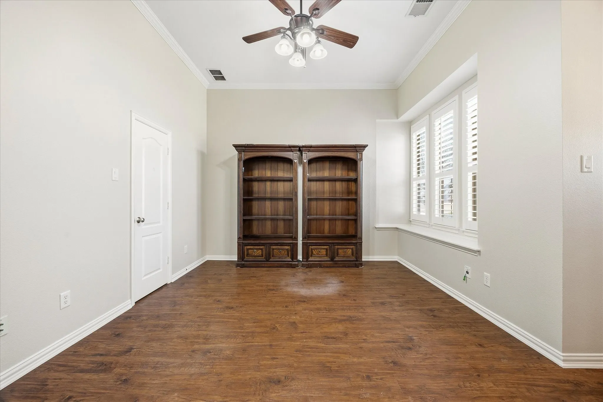Single Family Residence For Sale in Kaufman County , 18176 Langford Lane, Talty, Texas 75126, 4 Bedroom, 3 Bathroom, 3 Garage spaces, 3,361 Sqft, built in 2005, Preowned, mls#21188504, Real Estate Agent in Talty, Homes For Sale in Kaufman county, Homes For Sale in Talty, Realtor in Talty Texas, Real Estate Brokerage Independent Realty Texas, Luminita Cordes Realtor