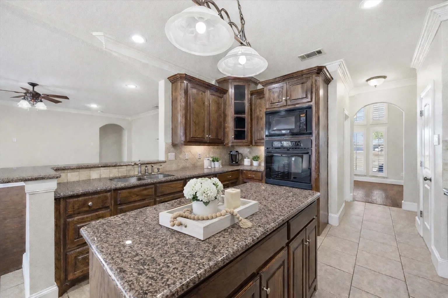 Single Family Residence For Sale in Kaufman County , 18176 Langford Lane, Talty, Texas 75126, 4 Bedroom, 3 Bathroom, 3 Garage spaces, 3,361 Sqft, built in 2005, Preowned, mls#21188504, Real Estate Agent in Talty, Homes For Sale in Kaufman county, Homes For Sale in Talty, Realtor in Talty Texas, Real Estate Brokerage Independent Realty Texas, Luminita Cordes Realtor