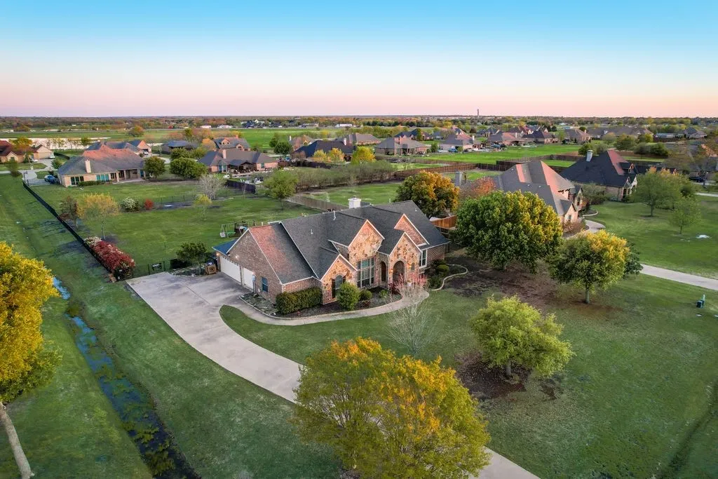 Single Family Residence For Sale in Kaufman County , 18176 Langford Lane, Talty, Texas 75126, 4 Bedroom, 3 Bathroom, 3 Garage spaces, 3,361 Sqft, built in 2005, Preowned, mls#21188504, Real Estate Agent in Talty, Homes For Sale in Kaufman county, Homes For Sale in Talty, Realtor in Talty Texas, Real Estate Brokerage Independent Realty Texas, Luminita Cordes Realtor