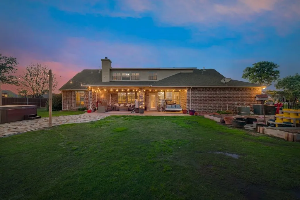 Single Family Residence For Sale in Kaufman County , 18176 Langford Lane, Talty, Texas 75126, 4 Bedroom, 3 Bathroom, 3 Garage spaces, 3,361 Sqft, built in 2005, Preowned, mls#21188504, Real Estate Agent in Talty, Homes For Sale in Kaufman county, Homes For Sale in Talty, Realtor in Talty Texas, Real Estate Brokerage Independent Realty Texas, Luminita Cordes Realtor