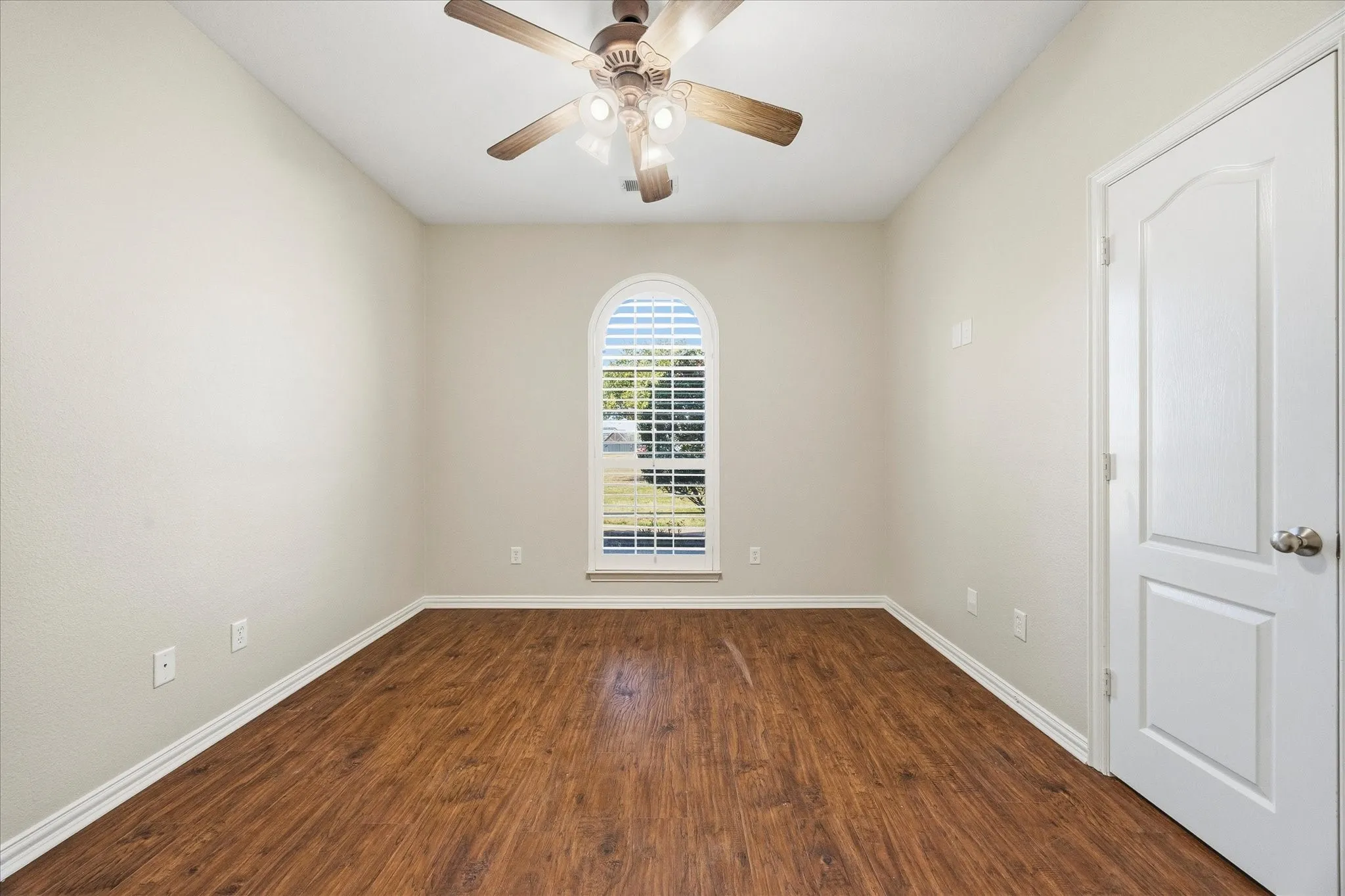 Single Family Residence For Sale in Kaufman County , 18176 Langford Lane, Talty, Texas 75126, 4 Bedroom, 3 Bathroom, 3 Garage spaces, 3,361 Sqft, built in 2005, Preowned, mls#21188504, Real Estate Agent in Talty, Homes For Sale in Kaufman county, Homes For Sale in Talty, Realtor in Talty Texas, Real Estate Brokerage Independent Realty Texas, Luminita Cordes Realtor