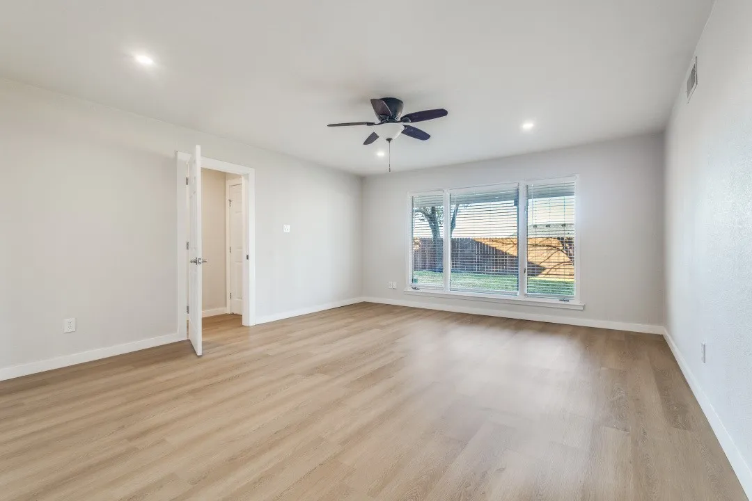 Bedroom maybe an office maybe a workout studio