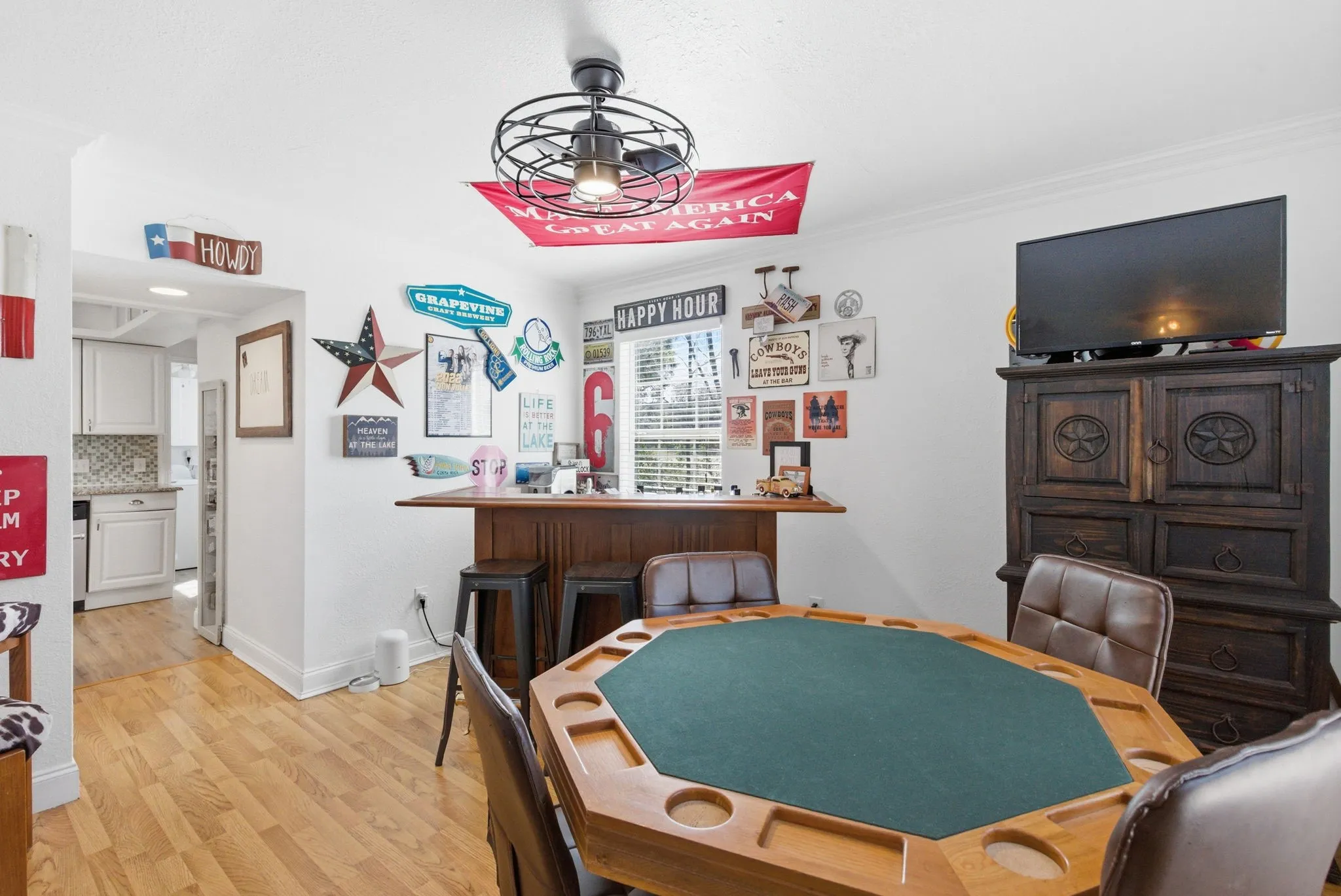Single Family Residence For Sale in Hood County , 1205 Comanche Cove Drive, Granbury, Texas 76048, 3 Bedroom, 3 Bathroom, 1 Garage spaces, 1,920 Sqft, built in 2002, Preowned, Price $480,000, mls#21187431, Real Estate Agent in Granbury, Homes For Sale in Hood county, Homes For Sale in Granbury, Realtor in Granbury Texas, Real Estate Brokerage Independent Realty Texas, Luminita Cordes Realtor