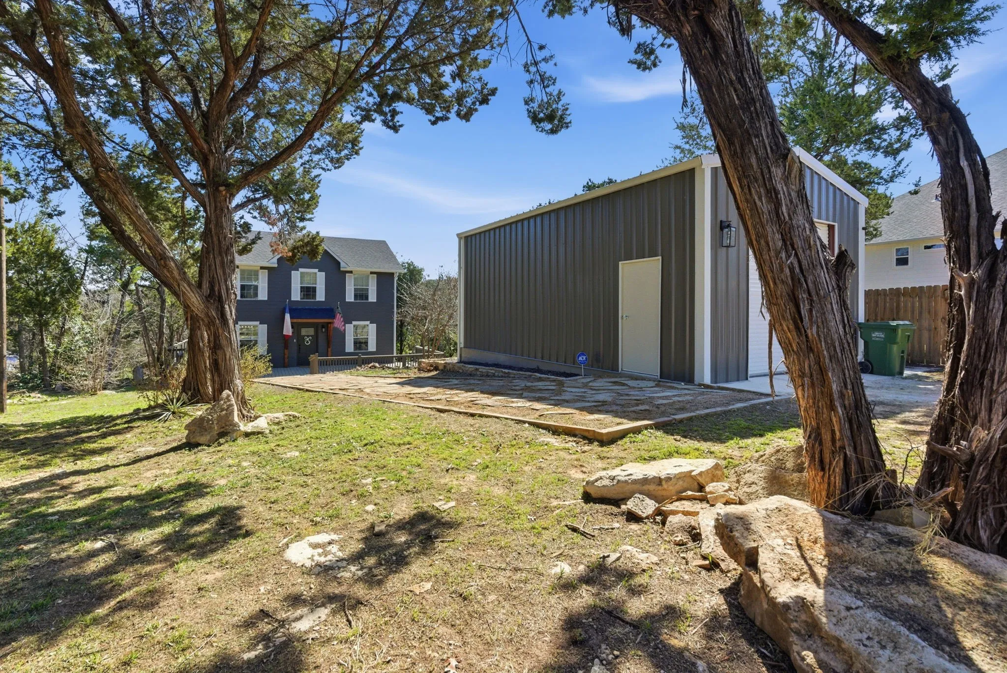 Single Family Residence For Sale in Hood County , 1205 Comanche Cove Drive, Granbury, Texas 76048, 3 Bedroom, 3 Bathroom, 1 Garage spaces, 1,920 Sqft, built in 2002, Preowned, Price $480,000, mls#21187431, Real Estate Agent in Granbury, Homes For Sale in Hood county, Homes For Sale in Granbury, Realtor in Granbury Texas, Real Estate Brokerage Independent Realty Texas, Luminita Cordes Realtor