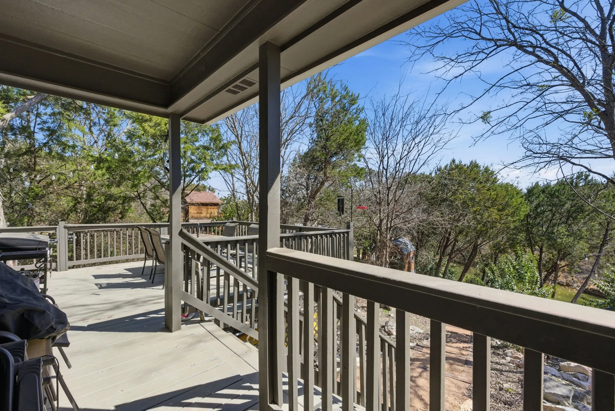 Single Family Residence For Sale in Hood County , 1205 Comanche Cove Drive, Granbury, Texas 76048, 3 Bedroom, 3 Bathroom, 1 Garage spaces, 1,920 Sqft, built in 2002, Preowned, Price $480,000, mls#21187431, Real Estate Agent in Granbury, Homes For Sale in Hood county, Homes For Sale in Granbury, Realtor in Granbury Texas, Real Estate Brokerage Independent Realty Texas, Luminita Cordes Realtor