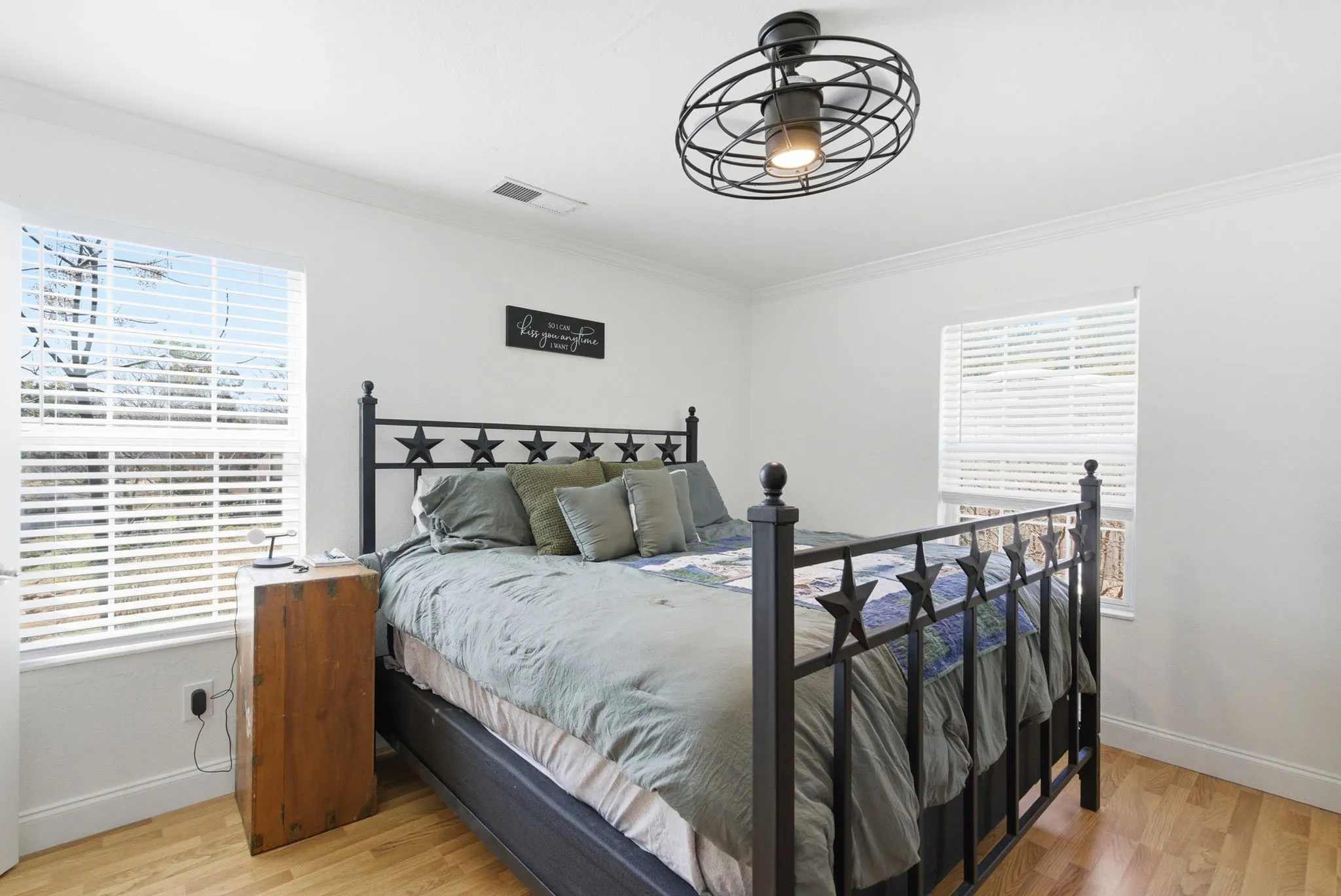 Single Family Residence For Sale in Hood County , 1205 Comanche Cove Drive, Granbury, Texas 76048, 3 Bedroom, 3 Bathroom, 1 Garage spaces, 1,920 Sqft, built in 2002, Preowned, Price $480,000, mls#21187431, Real Estate Agent in Granbury, Homes For Sale in Hood county, Homes For Sale in Granbury, Realtor in Granbury Texas, Real Estate Brokerage Independent Realty Texas, Luminita Cordes Realtor
