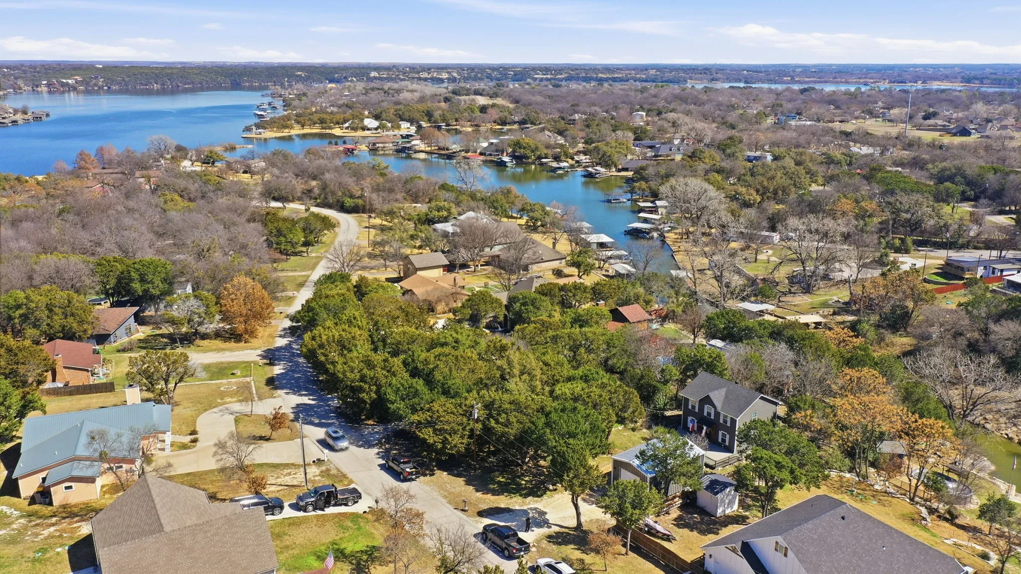 Single Family Residence For Sale in Hood County , 1205 Comanche Cove Drive, Granbury, Texas 76048, 3 Bedroom, 3 Bathroom, 1 Garage spaces, 1,920 Sqft, built in 2002, Preowned, Price $480,000, mls#21187431, Real Estate Agent in Granbury, Homes For Sale in Hood county, Homes For Sale in Granbury, Realtor in Granbury Texas, Real Estate Brokerage Independent Realty Texas, Luminita Cordes Realtor