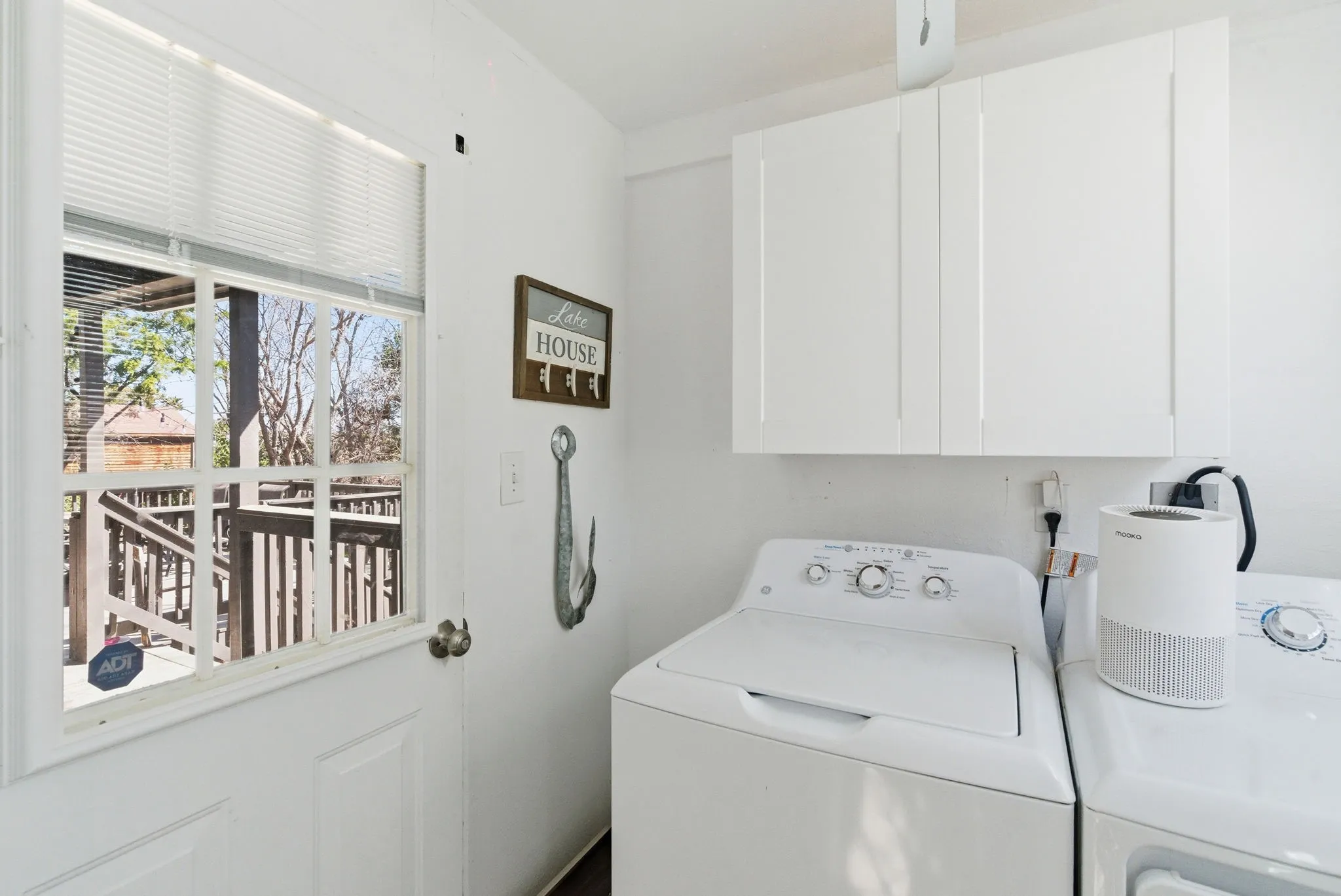 Single Family Residence For Sale in Hood County , 1205 Comanche Cove Drive, Granbury, Texas 76048, 3 Bedroom, 3 Bathroom, 1 Garage spaces, 1,920 Sqft, built in 2002, Preowned, Price $480,000, mls#21187431, Real Estate Agent in Granbury, Homes For Sale in Hood county, Homes For Sale in Granbury, Realtor in Granbury Texas, Real Estate Brokerage Independent Realty Texas, Luminita Cordes Realtor