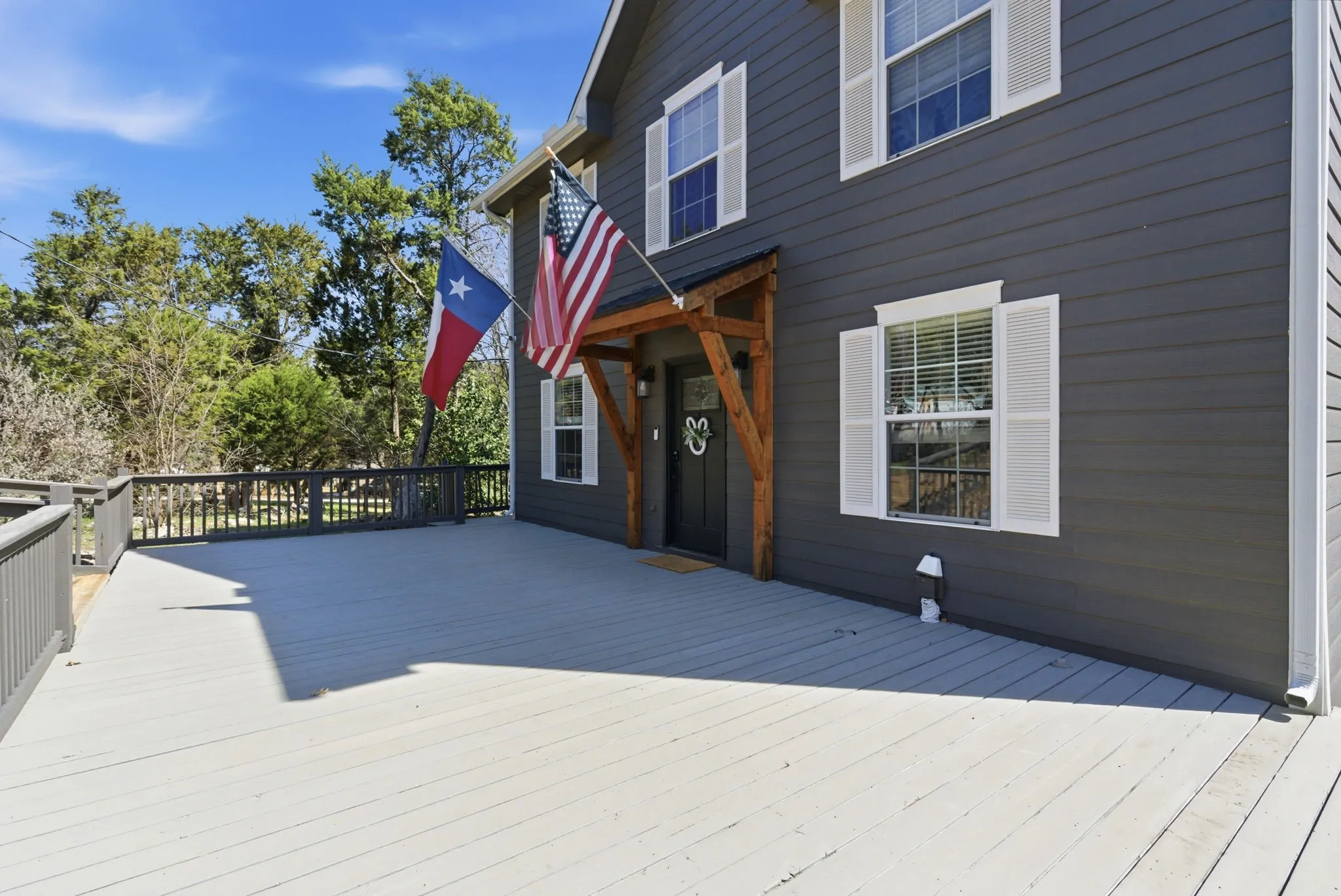 Single Family Residence For Sale in Hood County , 1205 Comanche Cove Drive, Granbury, Texas 76048, 3 Bedroom, 3 Bathroom, 1 Garage spaces, 1,920 Sqft, built in 2002, Preowned, Price $480,000, mls#21187431, Real Estate Agent in Granbury, Homes For Sale in Hood county, Homes For Sale in Granbury, Realtor in Granbury Texas, Real Estate Brokerage Independent Realty Texas, Luminita Cordes Realtor