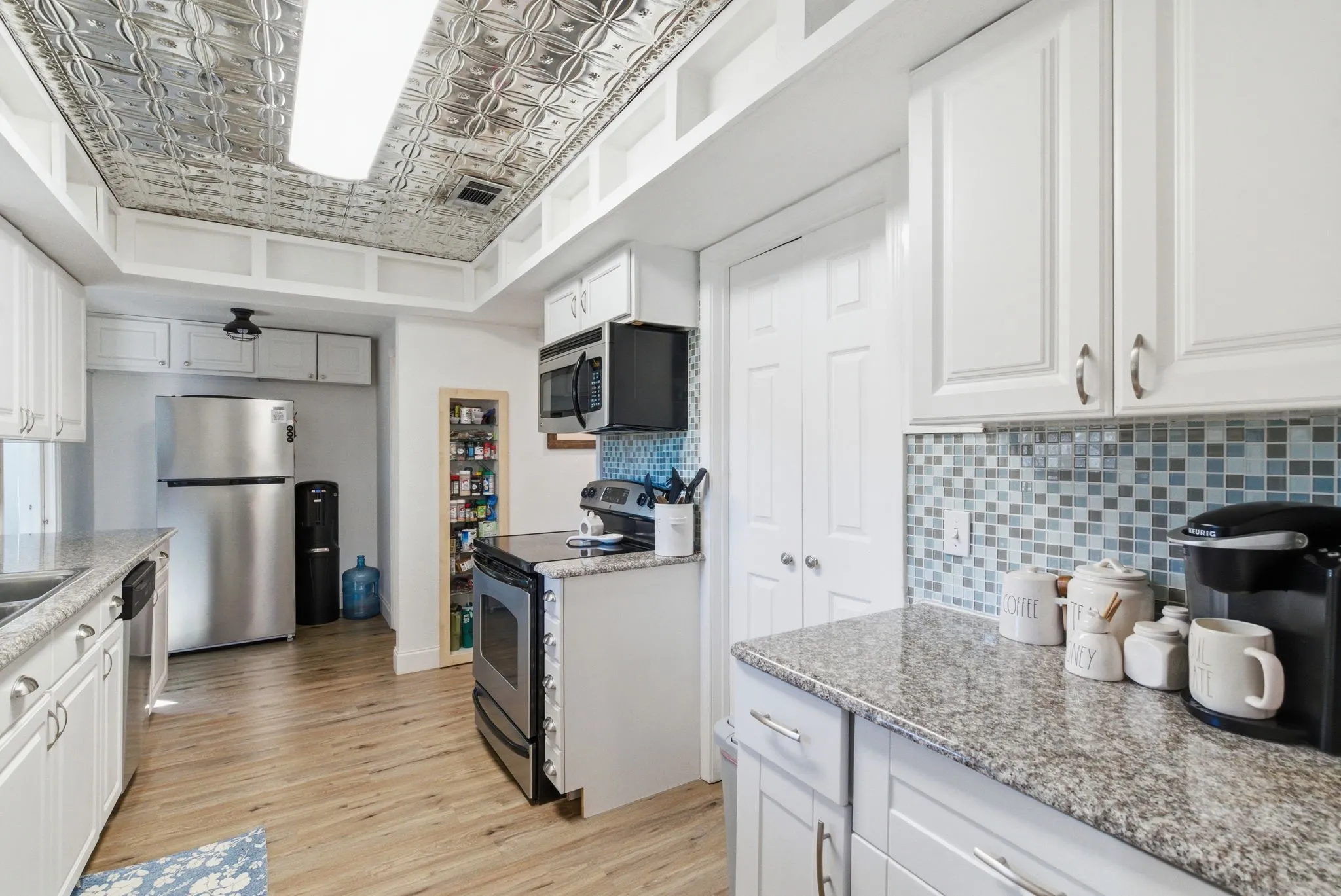 Single Family Residence For Sale in Hood County , 1205 Comanche Cove Drive, Granbury, Texas 76048, 3 Bedroom, 3 Bathroom, 1 Garage spaces, 1,920 Sqft, built in 2002, Preowned, Price $480,000, mls#21187431, Real Estate Agent in Granbury, Homes For Sale in Hood county, Homes For Sale in Granbury, Realtor in Granbury Texas, Real Estate Brokerage Independent Realty Texas, Luminita Cordes Realtor