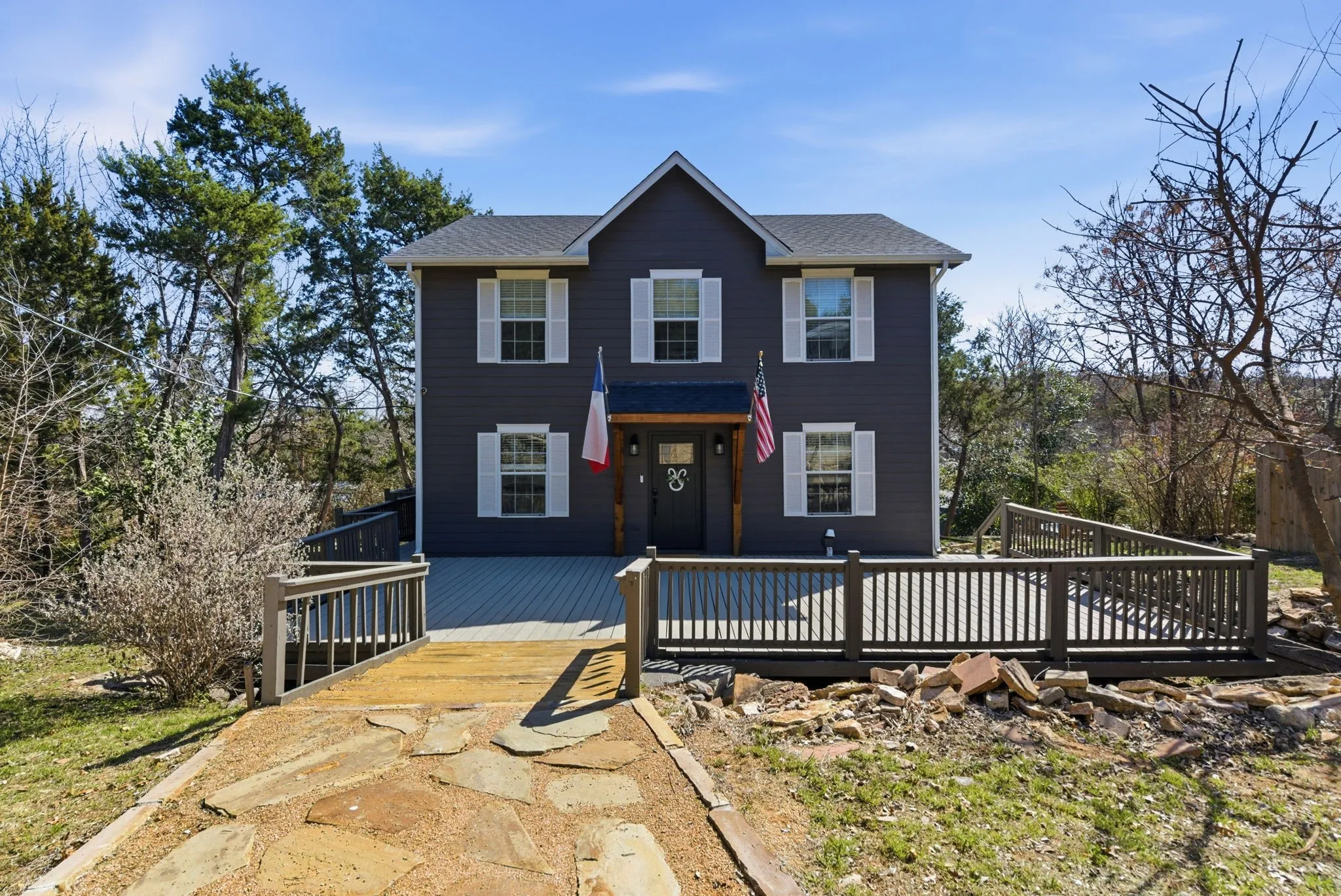 Single Family Residence For Sale in Hood County , 1205 Comanche Cove Drive, Granbury, Texas 76048, 3 Bedroom, 3 Bathroom, 1 Garage spaces, 1,920 Sqft, built in 2002, Preowned, Price $480,000, mls#21187431, Real Estate Agent in Granbury, Homes For Sale in Hood county, Homes For Sale in Granbury, Realtor in Granbury Texas, Real Estate Brokerage Independent Realty Texas, Luminita Cordes Realtor