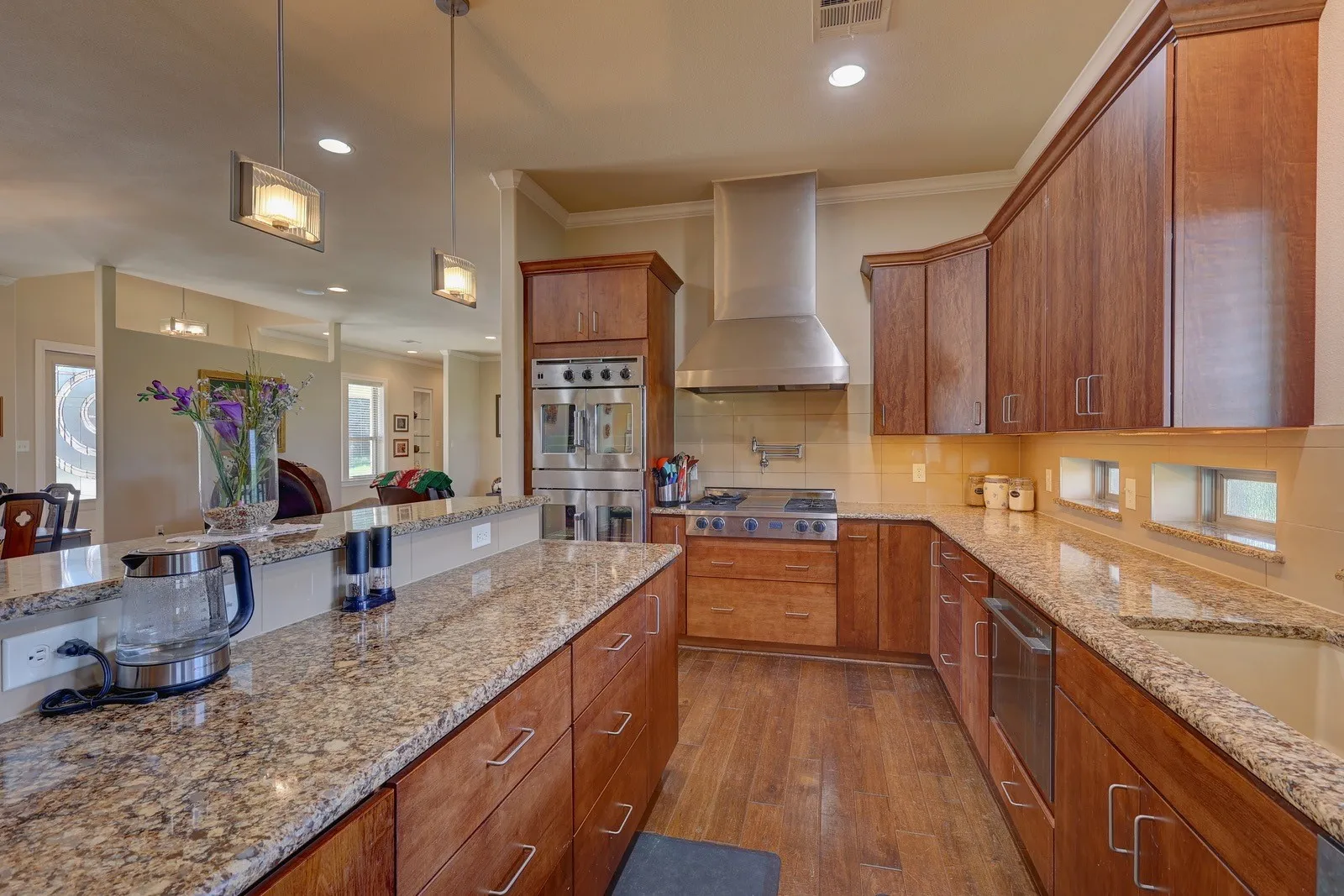 Single Family Residence For Sale in Hill County , 1754 Highland Drive, Whitney, Texas 76692, 3 Bedroom, 3 Bathroom, 4 Garage spaces, 3,412 Sqft, built in 2014, Preowned, Price $744,000, mls#21189602, Real Estate Agent in Whitney, Homes For Sale in Hill county, Homes For Sale in Whitney, Realtor in Whitney Texas, Real Estate Brokerage Independent Realty Texas, Luminita Cordes Realtor