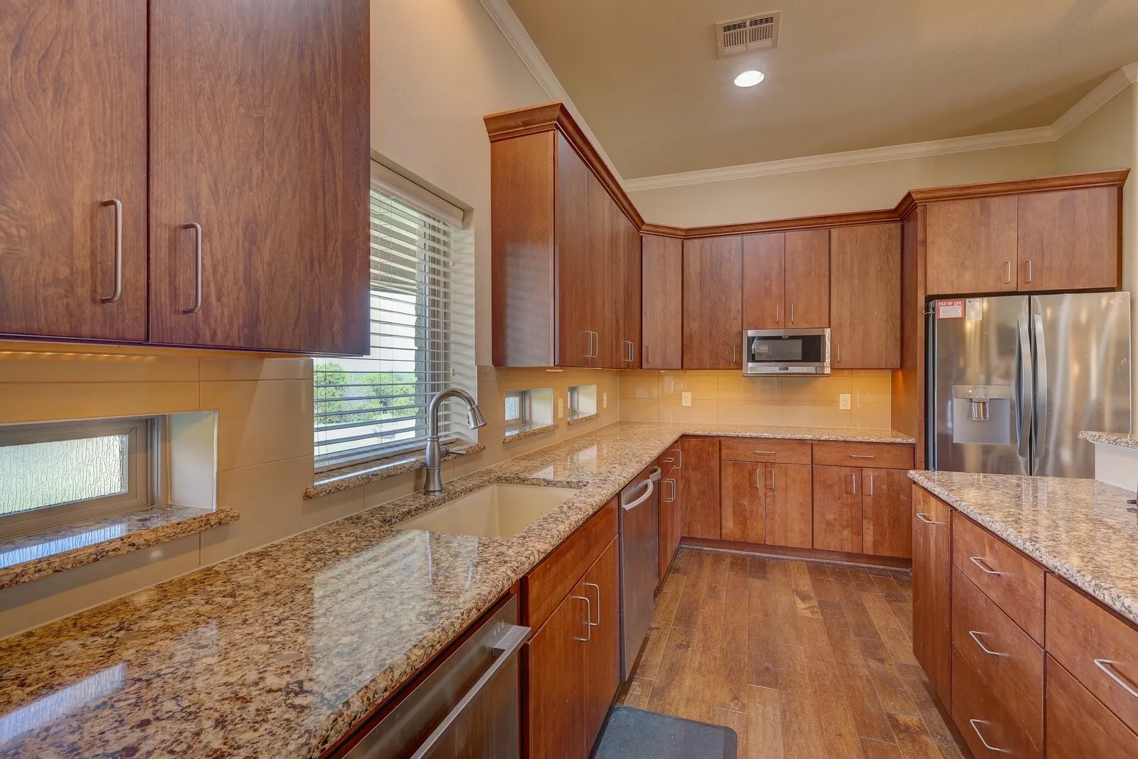 Single Family Residence For Sale in Hill County , 1754 Highland Drive, Whitney, Texas 76692, 3 Bedroom, 3 Bathroom, 4 Garage spaces, 3,412 Sqft, built in 2014, Preowned, Price $744,000, mls#21189602, Real Estate Agent in Whitney, Homes For Sale in Hill county, Homes For Sale in Whitney, Realtor in Whitney Texas, Real Estate Brokerage Independent Realty Texas, Luminita Cordes Realtor