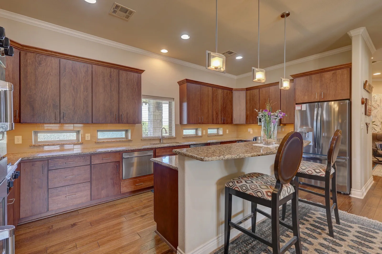 Single Family Residence For Sale in Hill County , 1754 Highland Drive, Whitney, Texas 76692, 3 Bedroom, 3 Bathroom, 4 Garage spaces, 3,412 Sqft, built in 2014, Preowned, Price $744,000, mls#21189602, Real Estate Agent in Whitney, Homes For Sale in Hill county, Homes For Sale in Whitney, Realtor in Whitney Texas, Real Estate Brokerage Independent Realty Texas, Luminita Cordes Realtor
