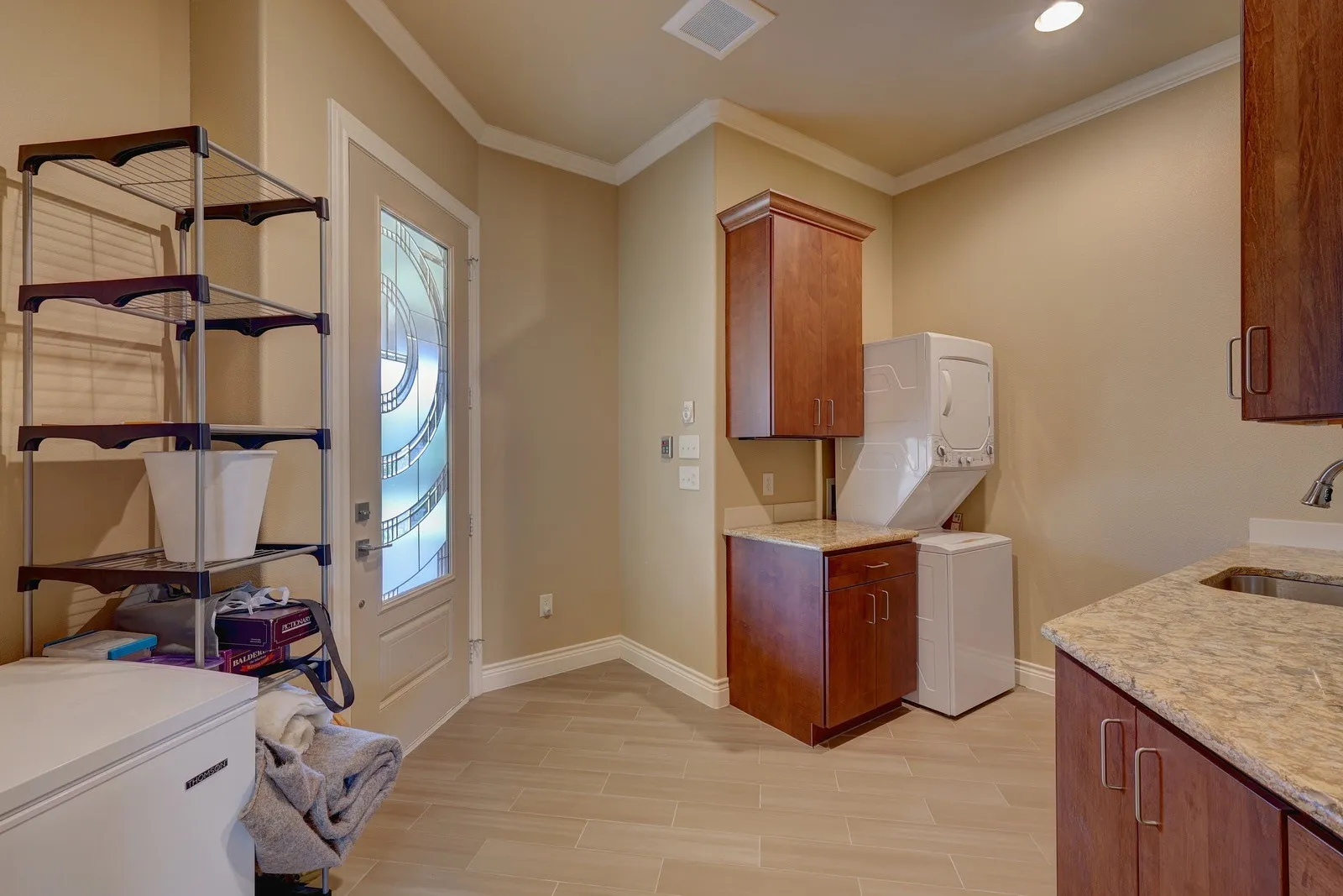 Single Family Residence For Sale in Hill County , 1754 Highland Drive, Whitney, Texas 76692, 3 Bedroom, 3 Bathroom, 4 Garage spaces, 3,412 Sqft, built in 2014, Preowned, Price $744,000, mls#21189602, Real Estate Agent in Whitney, Homes For Sale in Hill county, Homes For Sale in Whitney, Realtor in Whitney Texas, Real Estate Brokerage Independent Realty Texas, Luminita Cordes Realtor