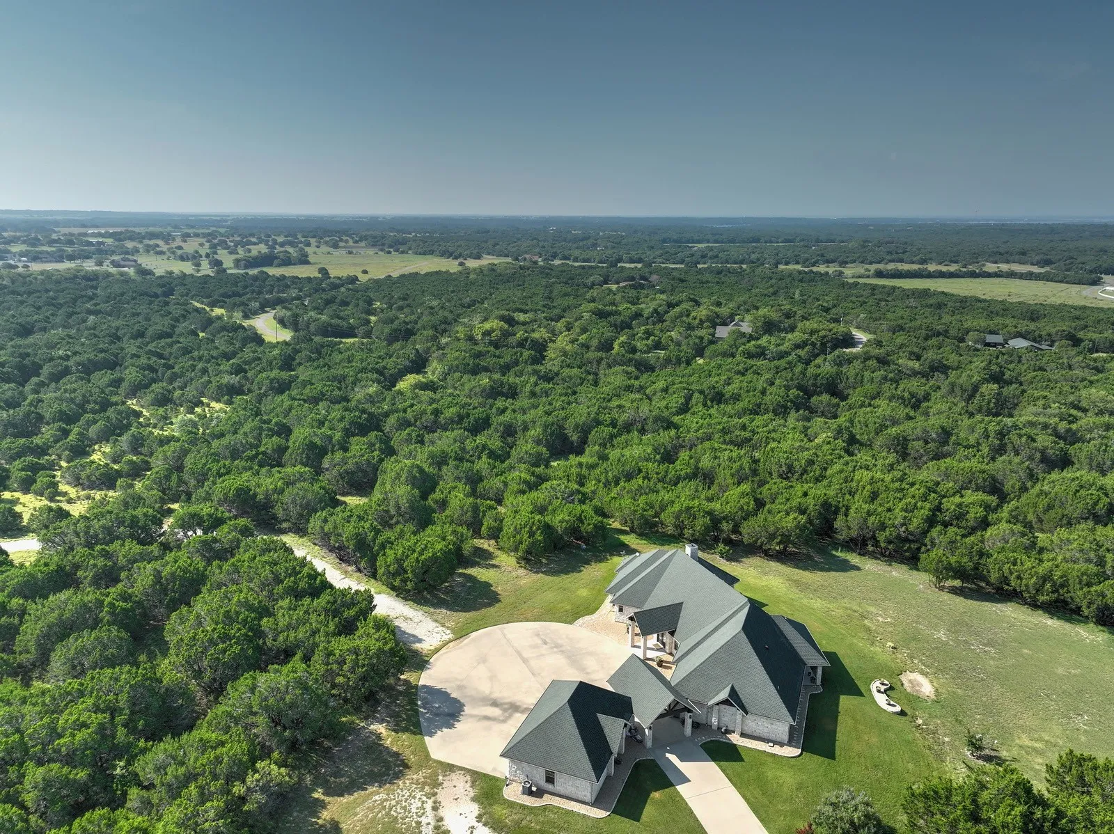 Single Family Residence For Sale in Hill County , 1754 Highland Drive, Whitney, Texas 76692, 3 Bedroom, 3 Bathroom, 4 Garage spaces, 3,412 Sqft, built in 2014, Preowned, Price $744,000, mls#21189602, Real Estate Agent in Whitney, Homes For Sale in Hill county, Homes For Sale in Whitney, Realtor in Whitney Texas, Real Estate Brokerage Independent Realty Texas, Luminita Cordes Realtor