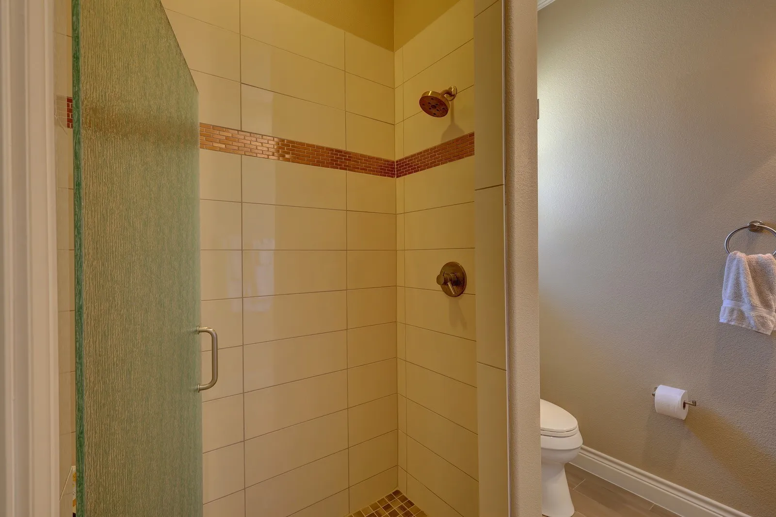 Single Family Residence For Sale in Hill County , 1754 Highland Drive, Whitney, Texas 76692, 3 Bedroom, 3 Bathroom, 4 Garage spaces, 3,412 Sqft, built in 2014, Preowned, Price $744,000, mls#21189602, Real Estate Agent in Whitney, Homes For Sale in Hill county, Homes For Sale in Whitney, Realtor in Whitney Texas, Real Estate Brokerage Independent Realty Texas, Luminita Cordes Realtor