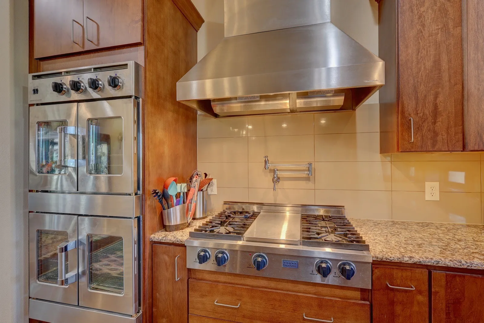 Single Family Residence For Sale in Hill County , 1754 Highland Drive, Whitney, Texas 76692, 3 Bedroom, 3 Bathroom, 4 Garage spaces, 3,412 Sqft, built in 2014, Preowned, Price $744,000, mls#21189602, Real Estate Agent in Whitney, Homes For Sale in Hill county, Homes For Sale in Whitney, Realtor in Whitney Texas, Real Estate Brokerage Independent Realty Texas, Luminita Cordes Realtor