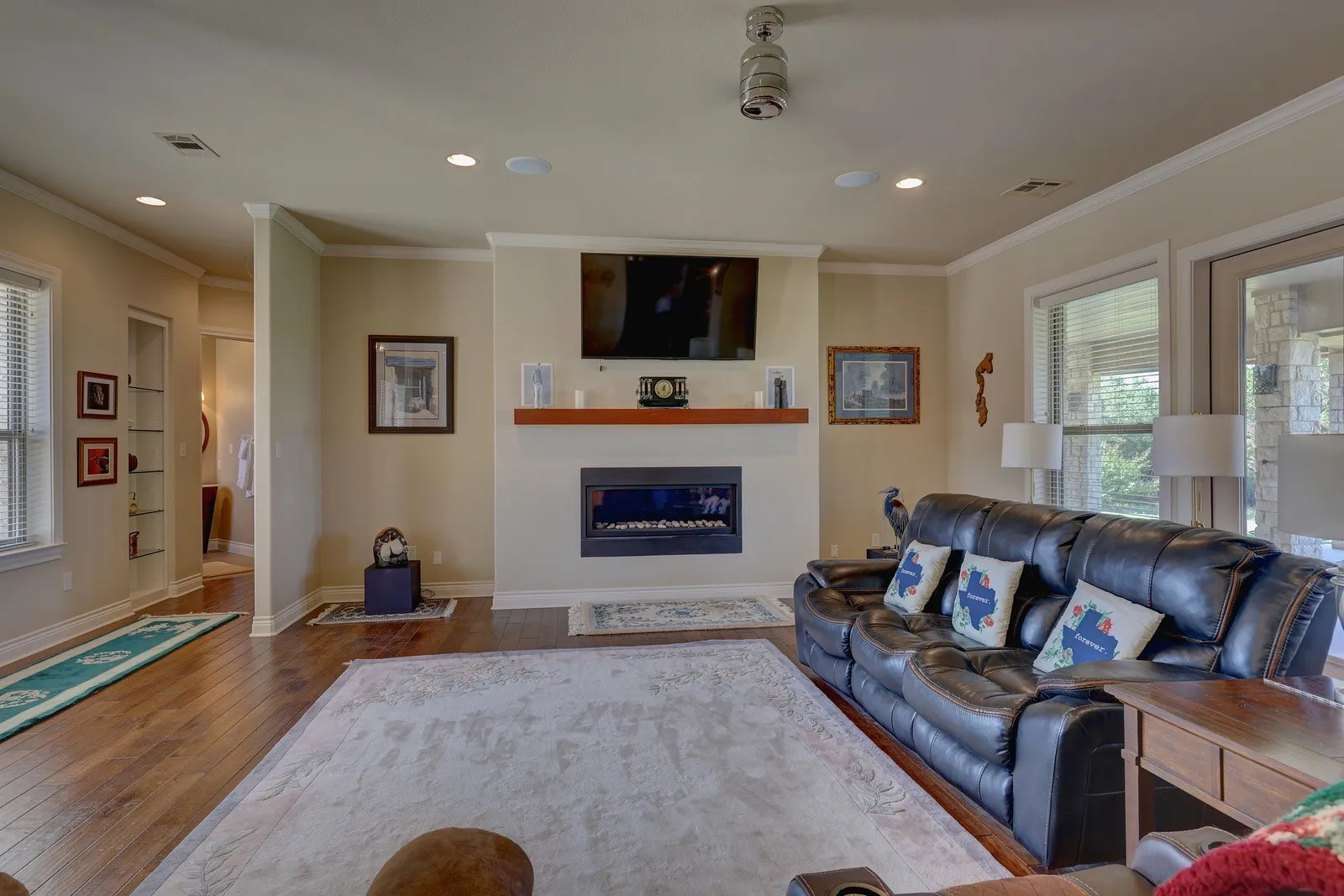 Single Family Residence For Sale in Hill County , 1754 Highland Drive, Whitney, Texas 76692, 3 Bedroom, 3 Bathroom, 4 Garage spaces, 3,412 Sqft, built in 2014, Preowned, Price $744,000, mls#21189602, Real Estate Agent in Whitney, Homes For Sale in Hill county, Homes For Sale in Whitney, Realtor in Whitney Texas, Real Estate Brokerage Independent Realty Texas, Luminita Cordes Realtor