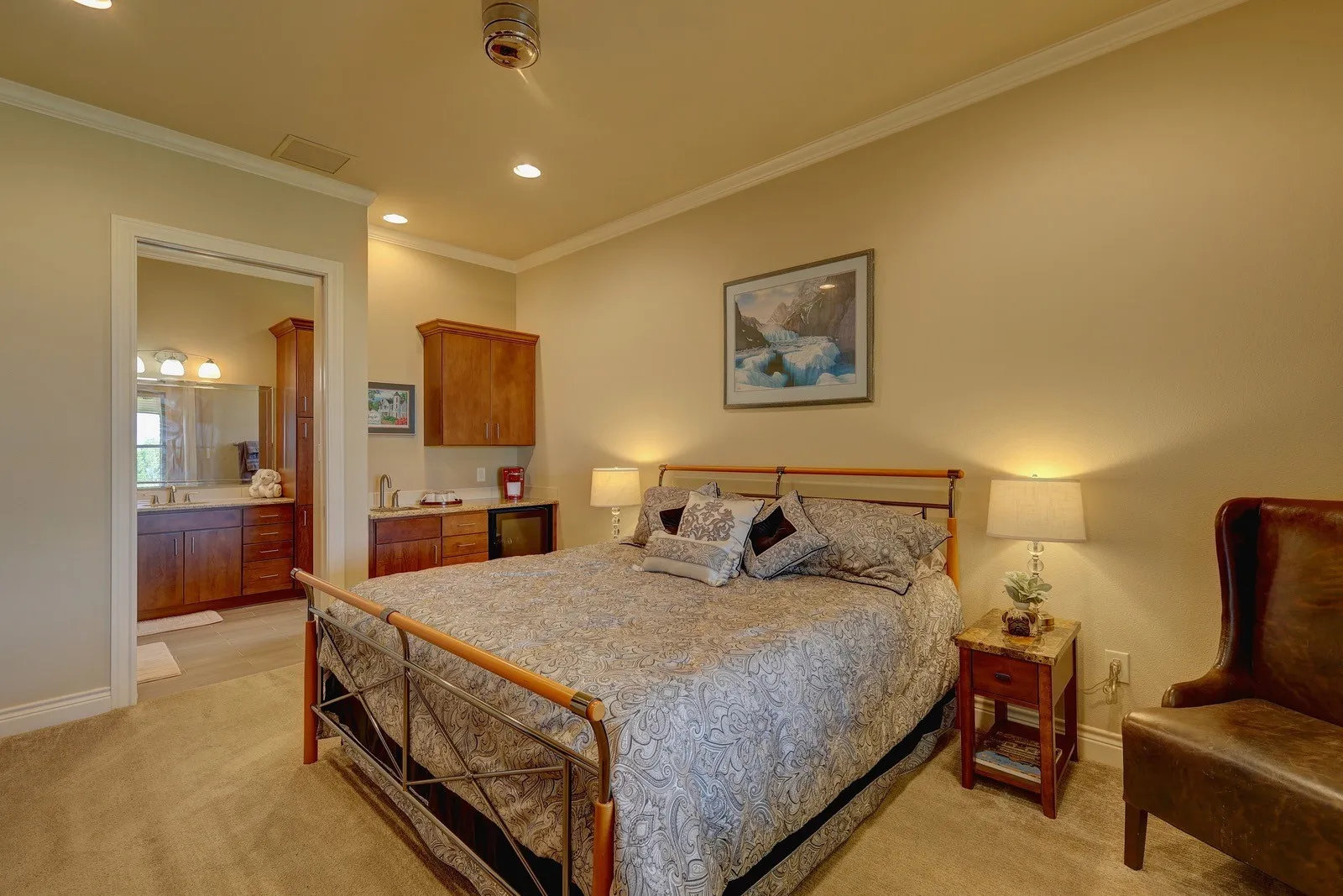 Single Family Residence For Sale in Hill County , 1754 Highland Drive, Whitney, Texas 76692, 3 Bedroom, 3 Bathroom, 4 Garage spaces, 3,412 Sqft, built in 2014, Preowned, Price $744,000, mls#21189602, Real Estate Agent in Whitney, Homes For Sale in Hill county, Homes For Sale in Whitney, Realtor in Whitney Texas, Real Estate Brokerage Independent Realty Texas, Luminita Cordes Realtor