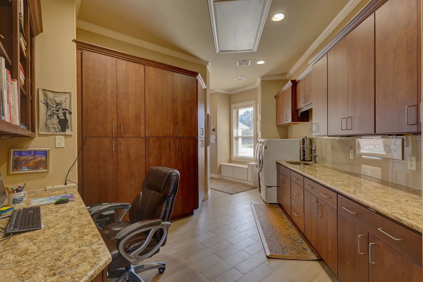 Single Family Residence For Sale in Hill County , 1754 Highland Drive, Whitney, Texas 76692, 3 Bedroom, 3 Bathroom, 4 Garage spaces, 3,412 Sqft, built in 2014, Preowned, Price $744,000, mls#21189602, Real Estate Agent in Whitney, Homes For Sale in Hill county, Homes For Sale in Whitney, Realtor in Whitney Texas, Real Estate Brokerage Independent Realty Texas, Luminita Cordes Realtor