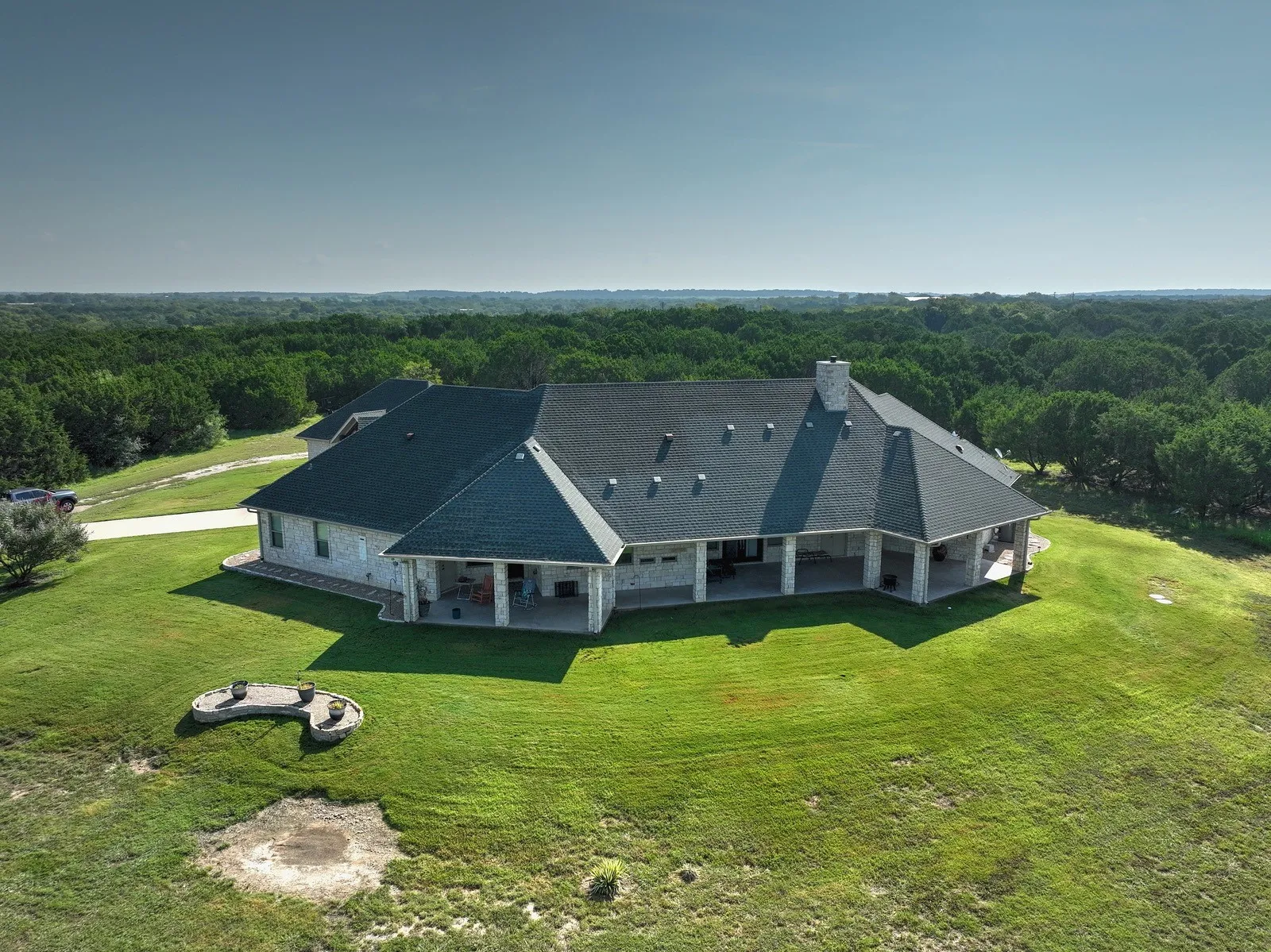 Single Family Residence For Sale in Hill County , 1754 Highland Drive, Whitney, Texas 76692, 3 Bedroom, 3 Bathroom, 4 Garage spaces, 3,412 Sqft, built in 2014, Preowned, Price $744,000, mls#21189602, Real Estate Agent in Whitney, Homes For Sale in Hill county, Homes For Sale in Whitney, Realtor in Whitney Texas, Real Estate Brokerage Independent Realty Texas, Luminita Cordes Realtor