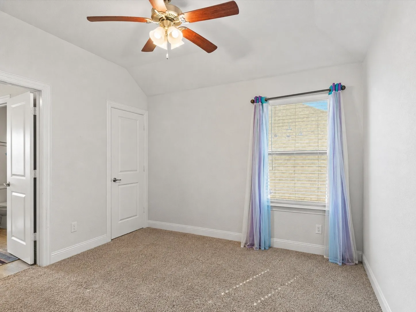 Single Family Residence For Sale in Denton County , 6201 Cheshire Street, Celina, Texas 76227, 5 Bedroom, 4 Bathroom, 3 Garage spaces, 3,273 Sqft, built in 2020, Preowned, mls#21189626, Real Estate Agent in Celina, Homes For Sale in Denton county, Homes For Sale in Celina, Realtor in Celina Texas, Real Estate Brokerage Independent Realty Texas, Luminita Cordes Realtor