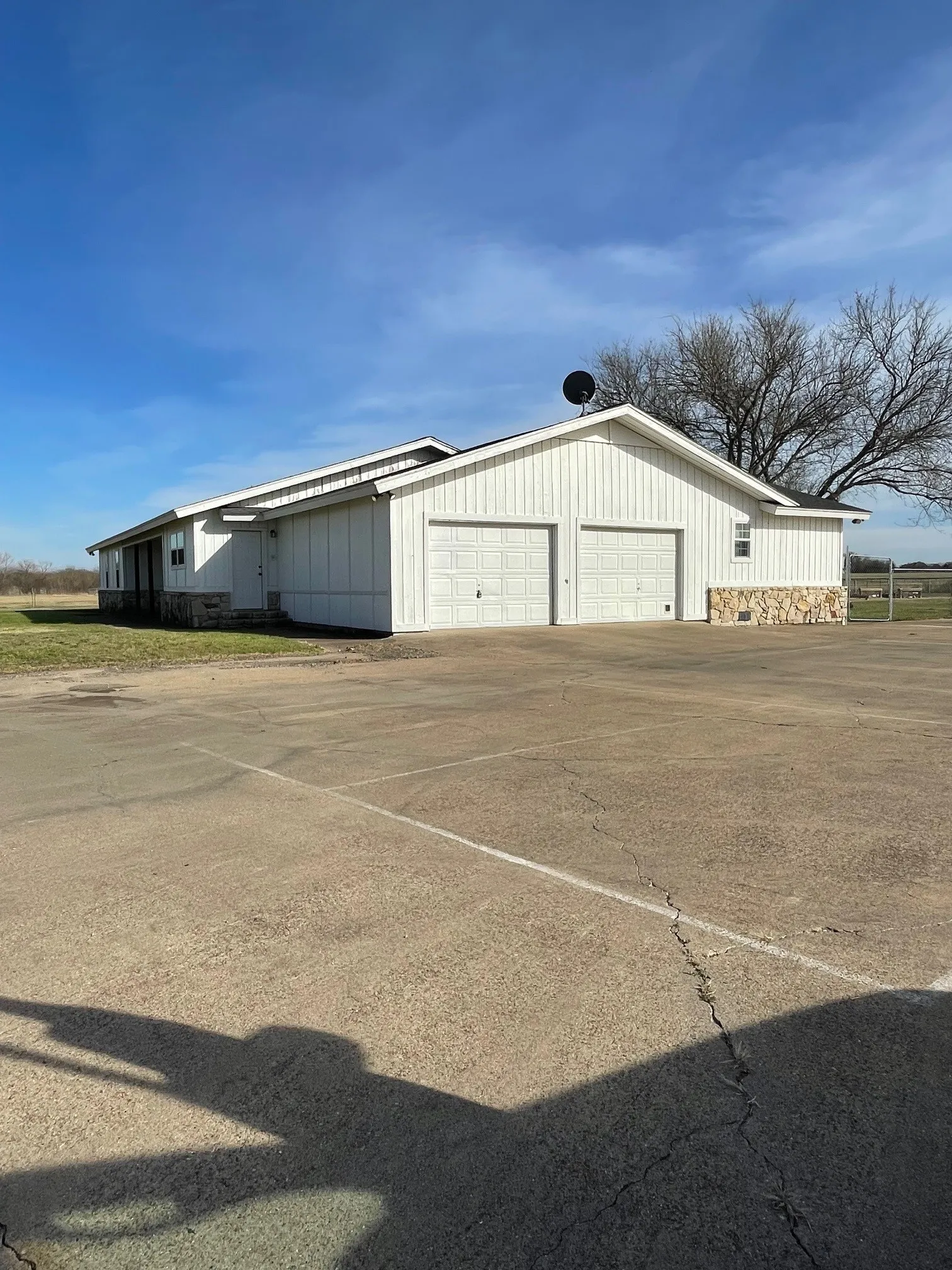 Office For Rent in Tarrant County , 13008 Oak Grove Road S B, Fort Worth, Texas 76028, 0, 0, Garage spaces, 0 Sqft, built in 1975, Preowned, mls#21189536, Real Estate Agent in Fort Worth, Homes For Rent in Tarrant county, Homes For Rent in Fort Worth, Realtor in Fort Worth Texas, Real Estate Brokerage Independent Realty Texas, Luminita Cordes Realtor