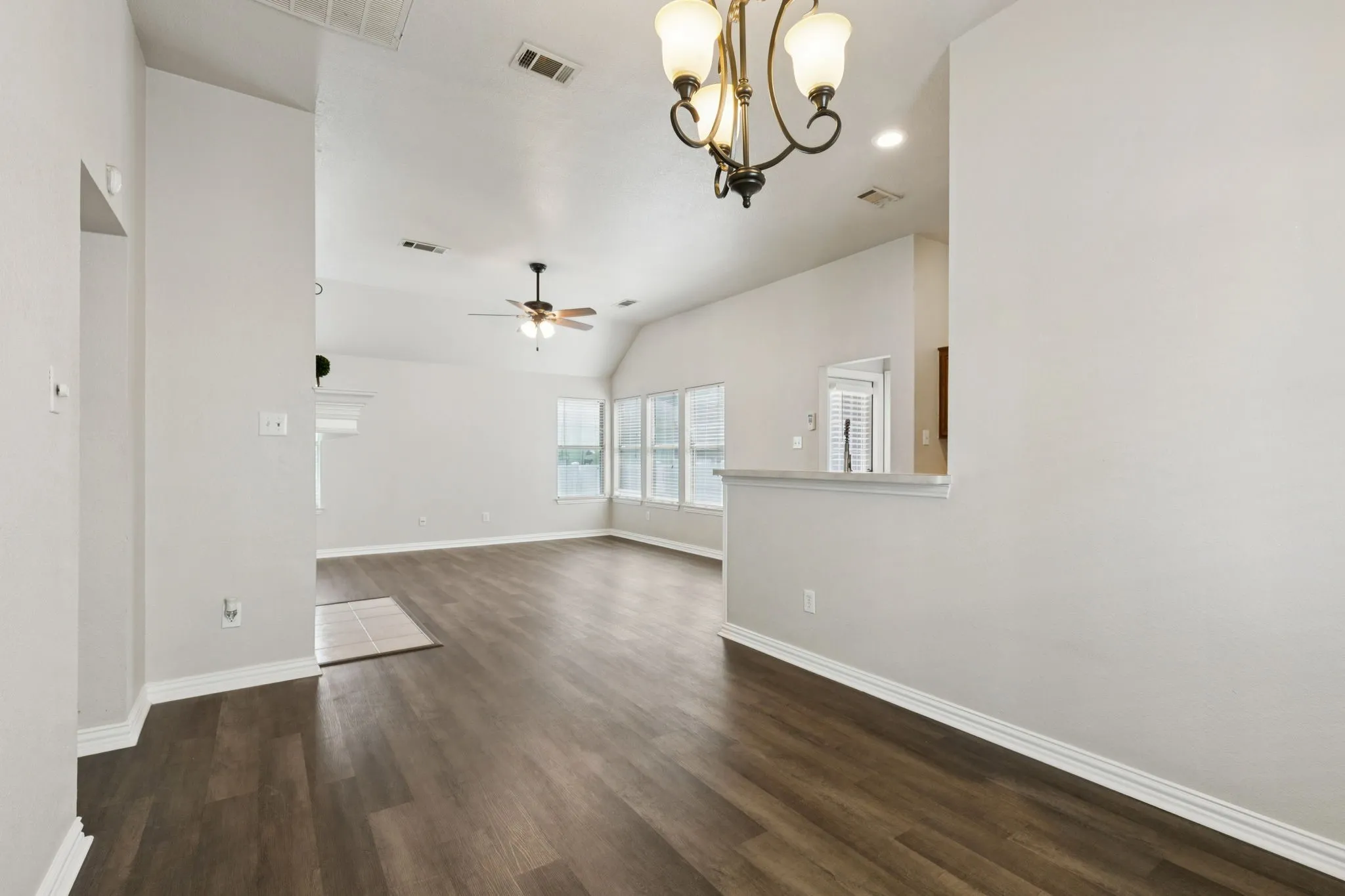 Single Family Residence For Sale in Denton County , 1425 Devonshire Drive, Providence Village, Texas 76227, 2 Bedroom, 1 Bathroom, 2 Garage spaces, 921 Sqft, built in 2002, mls#21189760, Real Estate Agent in Providence Village, Homes For Sale in Denton county, Homes For Sale in Providence Village, Realtor in Providence Village Texas, Real Estate Brokerage Independent Realty Texas, Luminita Cordes Realtor