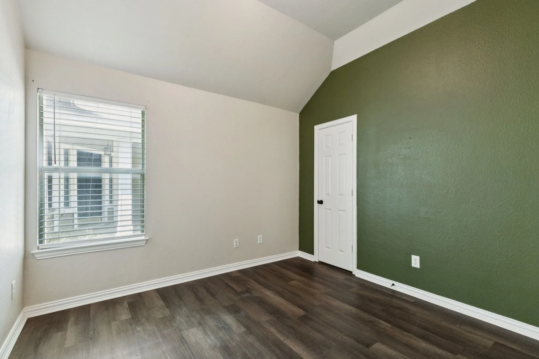 Single Family Residence For Sale in Denton County , 1425 Devonshire Drive, Providence Village, Texas 76227, 2 Bedroom, 1 Bathroom, 2 Garage spaces, 921 Sqft, built in 2002, mls#21189760, Real Estate Agent in Providence Village, Homes For Sale in Denton county, Homes For Sale in Providence Village, Realtor in Providence Village Texas, Real Estate Brokerage Independent Realty Texas, Luminita Cordes Realtor