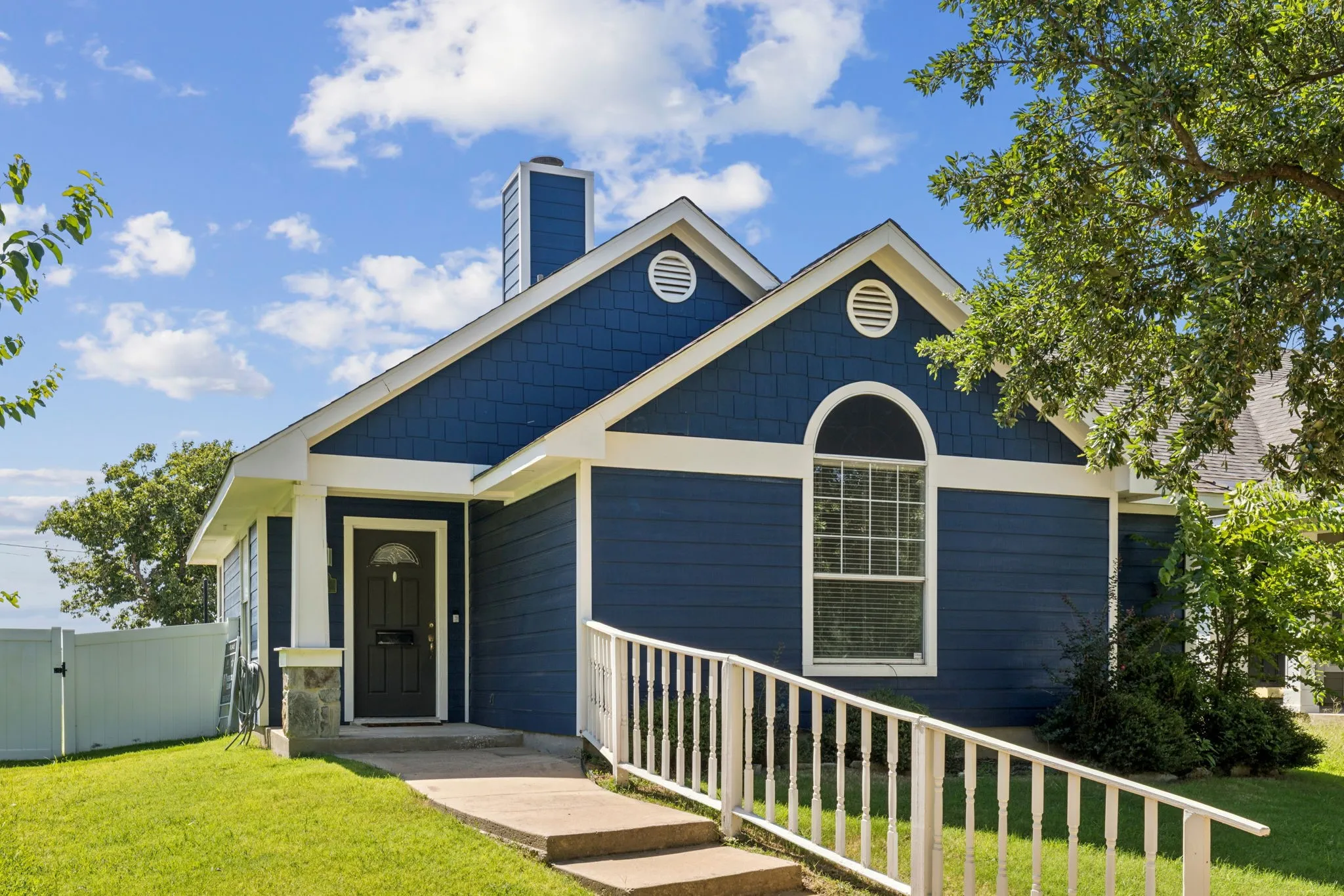 Single Family Residence For Sale in Denton County , 1425 Devonshire Drive, Providence Village, Texas 76227, 2 Bedroom, 1 Bathroom, 2 Garage spaces, 921 Sqft, built in 2002, mls#21189760, Real Estate Agent in Providence Village, Homes For Sale in Denton county, Homes For Sale in Providence Village, Realtor in Providence Village Texas, Real Estate Brokerage Independent Realty Texas, Luminita Cordes Realtor