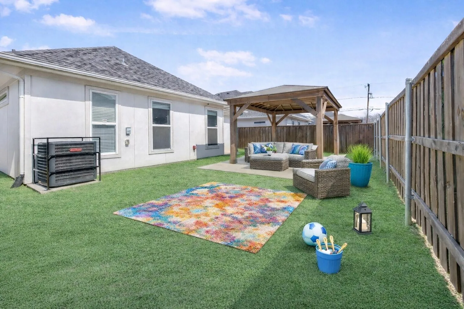 Single Family Residence For Sale in Dallas County , 1706 Kraft Street, Dallas, Texas 75212, 4 Bedroom, 3 Bathroom, 2 Garage spaces, 1,748 Sqft, built in 2022, Preowned, mls#21189751, Real Estate Agent in Dallas, Homes For Sale in Dallas county, Homes For Sale in Dallas, Realtor in Dallas Texas, Real Estate Brokerage Independent Realty Texas, Luminita Cordes Realtor