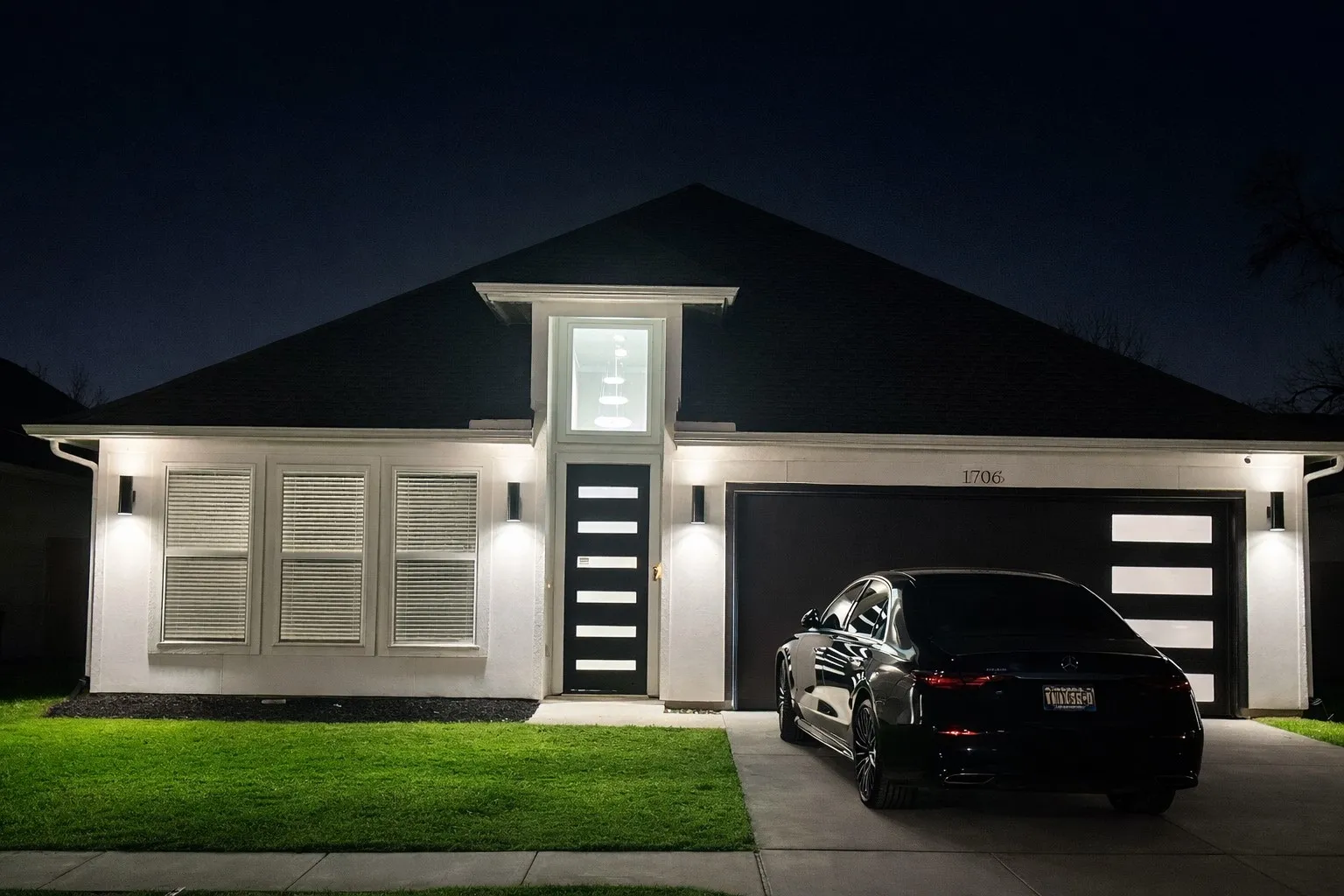 Single Family Residence For Sale in Dallas County , 1706 Kraft Street, Dallas, Texas 75212, 4 Bedroom, 3 Bathroom, 2 Garage spaces, 1,748 Sqft, built in 2022, Preowned, mls#21189751, Real Estate Agent in Dallas, Homes For Sale in Dallas county, Homes For Sale in Dallas, Realtor in Dallas Texas, Real Estate Brokerage Independent Realty Texas, Luminita Cordes Realtor