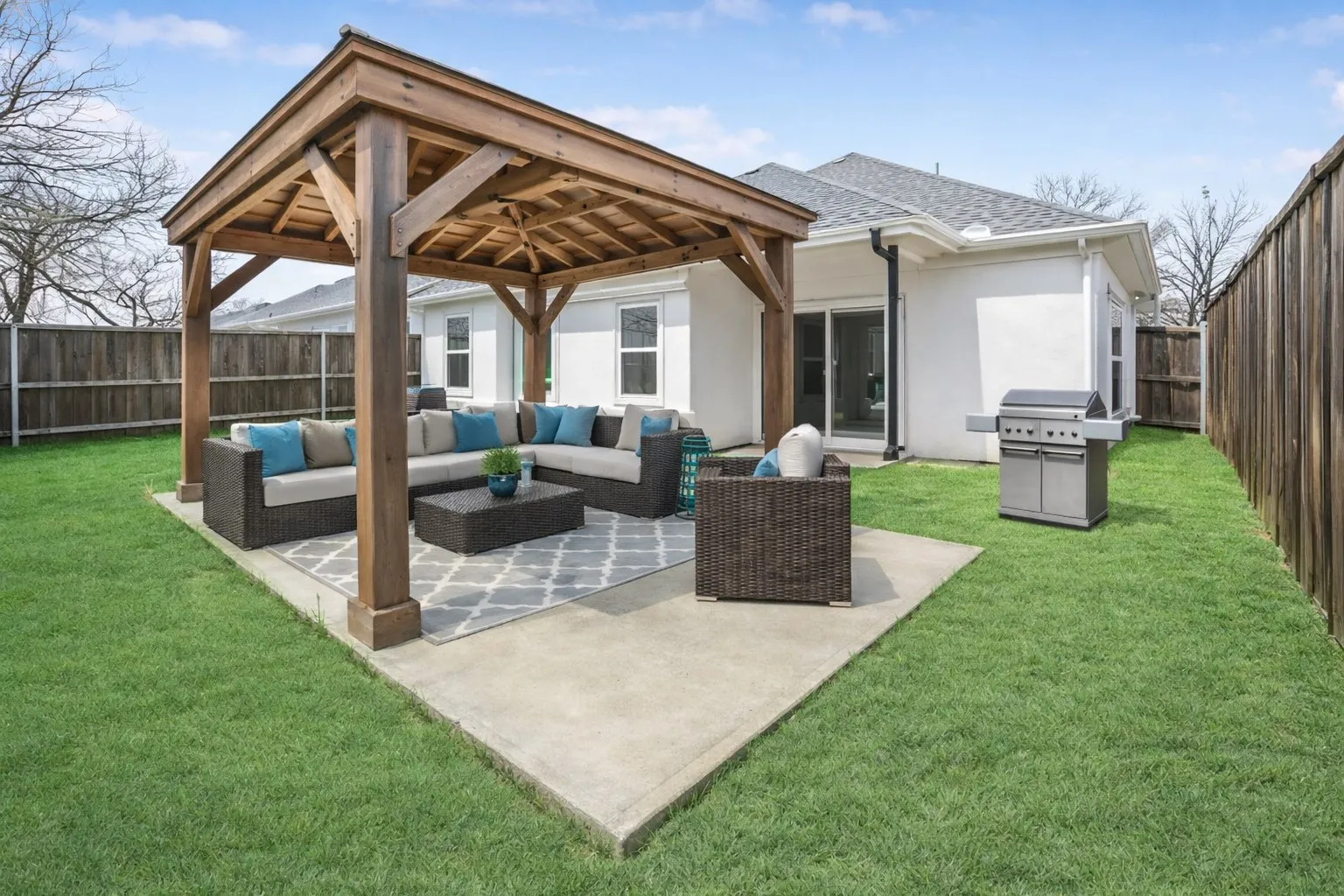 Single Family Residence For Sale in Dallas County , 1706 Kraft Street, Dallas, Texas 75212, 4 Bedroom, 3 Bathroom, 2 Garage spaces, 1,748 Sqft, built in 2022, Preowned, mls#21189751, Real Estate Agent in Dallas, Homes For Sale in Dallas county, Homes For Sale in Dallas, Realtor in Dallas Texas, Real Estate Brokerage Independent Realty Texas, Luminita Cordes Realtor