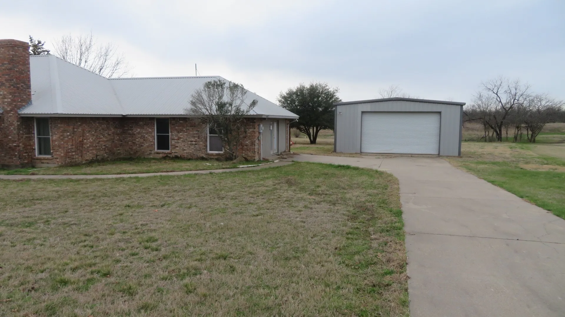 Single Family Residence For Sale in Ellis County , 108 Creekview Circle, Maypearl, Texas 76064, 4 Bedroom, 2 Bathroom, 2 Garage spaces, 2,730 Sqft, built in 1995, mls#21189608, Real Estate Agent in Maypearl, Homes For Sale in Ellis county, Homes For Sale in Maypearl, Realtor in Maypearl Texas, Real Estate Brokerage Independent Realty Texas, Luminita Cordes Realtor
