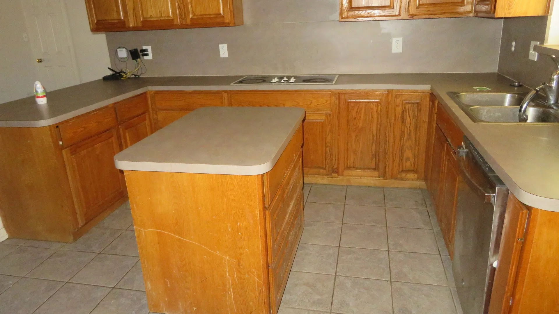 Single Family Residence For Sale in Ellis County , 108 Creekview Circle, Maypearl, Texas 76064, 4 Bedroom, 2 Bathroom, 2 Garage spaces, 2,730 Sqft, built in 1995, mls#21189608, Real Estate Agent in Maypearl, Homes For Sale in Ellis county, Homes For Sale in Maypearl, Realtor in Maypearl Texas, Real Estate Brokerage Independent Realty Texas, Luminita Cordes Realtor