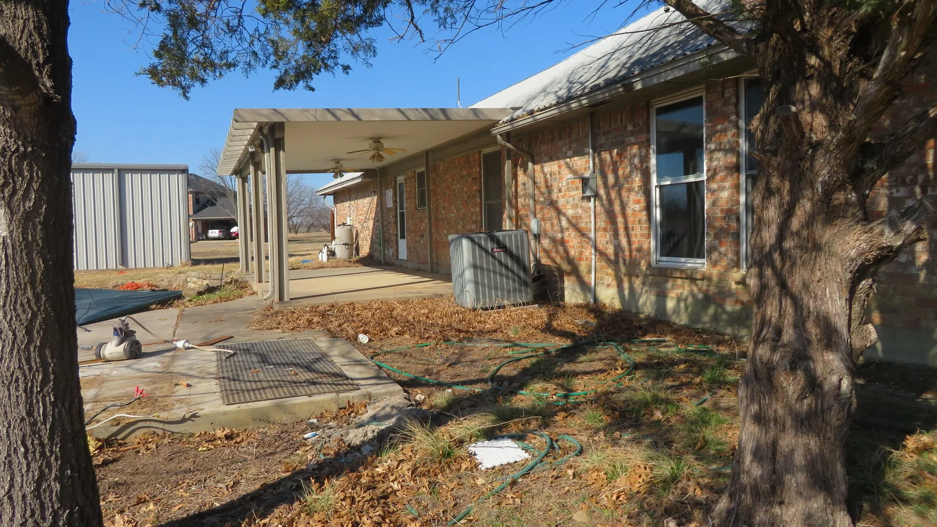 Single Family Residence For Sale in Ellis County , 108 Creekview Circle, Maypearl, Texas 76064, 4 Bedroom, 2 Bathroom, 2 Garage spaces, 2,730 Sqft, built in 1995, mls#21189608, Real Estate Agent in Maypearl, Homes For Sale in Ellis county, Homes For Sale in Maypearl, Realtor in Maypearl Texas, Real Estate Brokerage Independent Realty Texas, Luminita Cordes Realtor