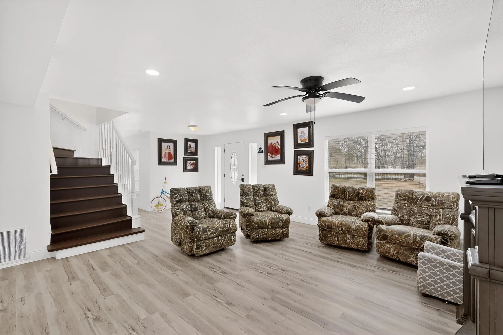 Single Family Residence For Sale in Dallas County , 12029 Forest Glen Lane, Balch Springs, Texas 75180, 9 Bedroom, 4 Bathroom, Garage spaces, 3,160 Sqft, built in 1955, Preowned, mls#21186653, Real Estate Agent in Balch Springs, Homes For Sale in Dallas county, Homes For Sale in Balch Springs, Realtor in Balch Springs Texas, Real Estate Brokerage Independent Realty Texas, Luminita Cordes Realtor