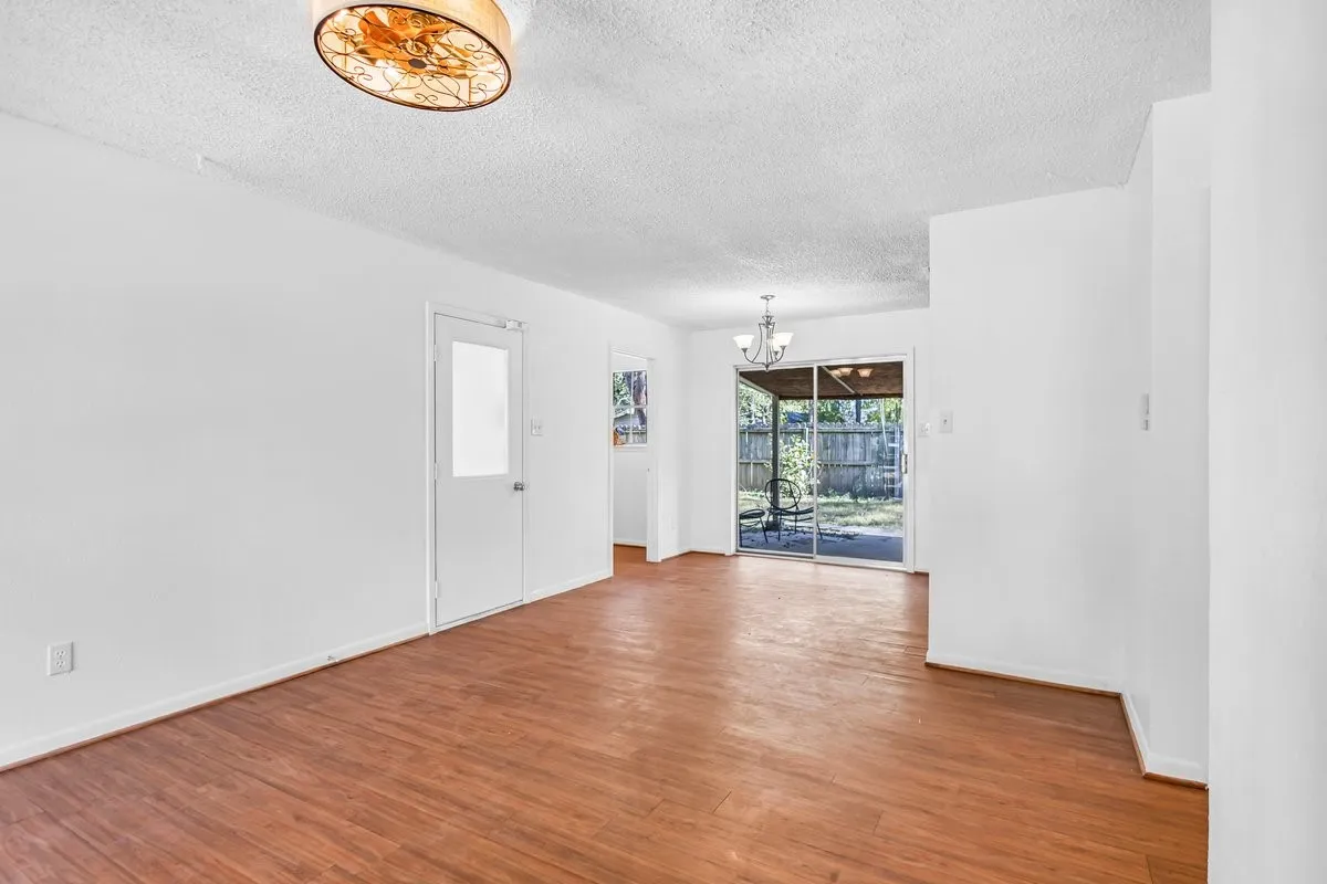 Single Family Residence For Sale in Upshur County , 815 N Bledsoe Street, Gilmer, Texas 75644, 3 Bedroom, 2 Bathroom, Garage spaces, 1,150 Sqft, built in 1981, mls#21189782, Real Estate Agent in Gilmer, Homes For Sale in Upshur county, Homes For Sale in Gilmer, Realtor in Gilmer Texas, Real Estate Brokerage Independent Realty Texas, Luminita Cordes Realtor
