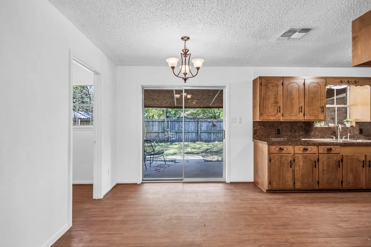 Single Family Residence For Sale in Upshur County , 815 N Bledsoe Street, Gilmer, Texas 75644, 3 Bedroom, 2 Bathroom, Garage spaces, 1,150 Sqft, built in 1981, mls#21189782, Real Estate Agent in Gilmer, Homes For Sale in Upshur county, Homes For Sale in Gilmer, Realtor in Gilmer Texas, Real Estate Brokerage Independent Realty Texas, Luminita Cordes Realtor