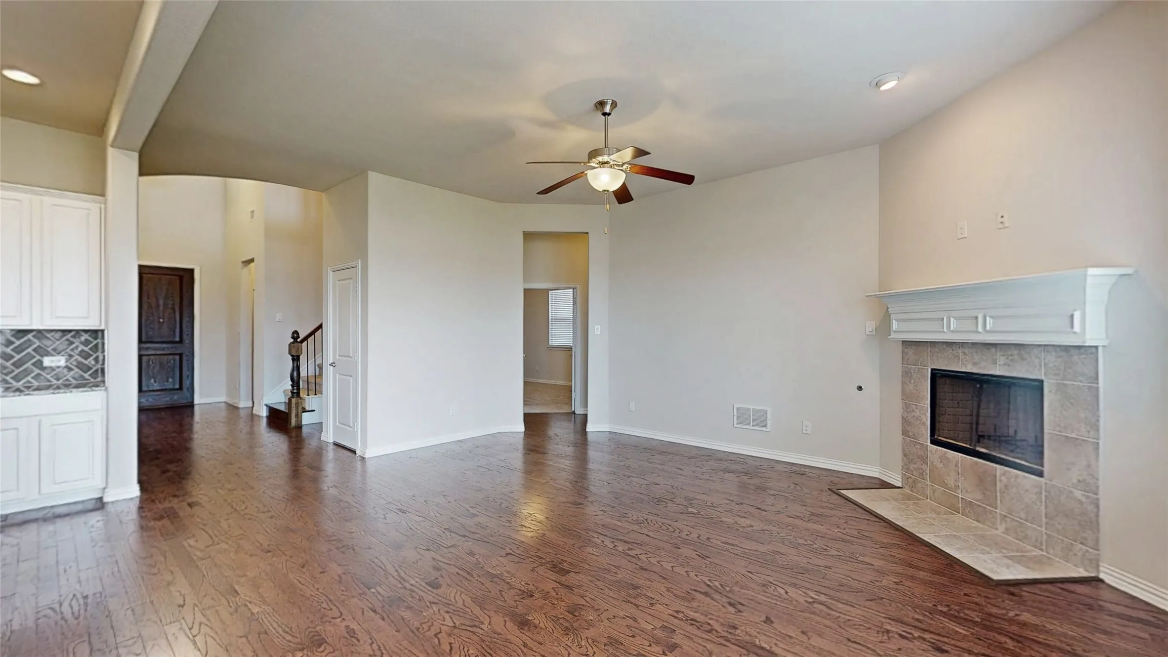 Single Family Residence For Sale in Dallas County , 1921 Lake Front Trail, Garland, Texas 75043, 4 Bedroom, 4 Bathroom, 2 Garage spaces, 3,111 Sqft, built in 2015, Preowned, mls#21189652, Real Estate Agent in Garland, Homes For Sale in Dallas county, Homes For Sale in Garland, Realtor in Garland Texas, Real Estate Brokerage Independent Realty Texas, Luminita Cordes Realtor
