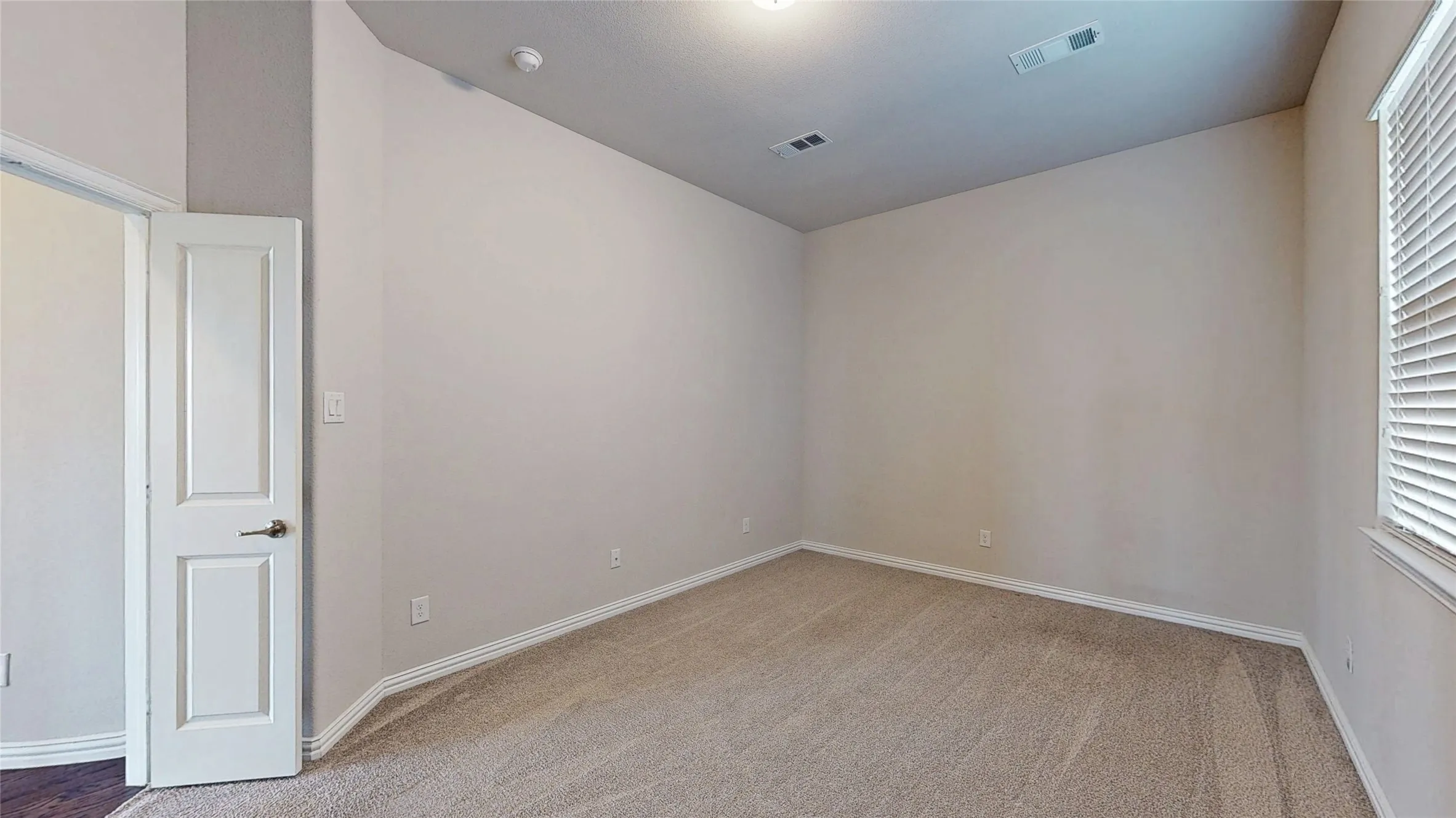 Single Family Residence For Sale in Dallas County , 1921 Lake Front Trail, Garland, Texas 75043, 4 Bedroom, 4 Bathroom, 2 Garage spaces, 3,111 Sqft, built in 2015, Preowned, mls#21189652, Real Estate Agent in Garland, Homes For Sale in Dallas county, Homes For Sale in Garland, Realtor in Garland Texas, Real Estate Brokerage Independent Realty Texas, Luminita Cordes Realtor