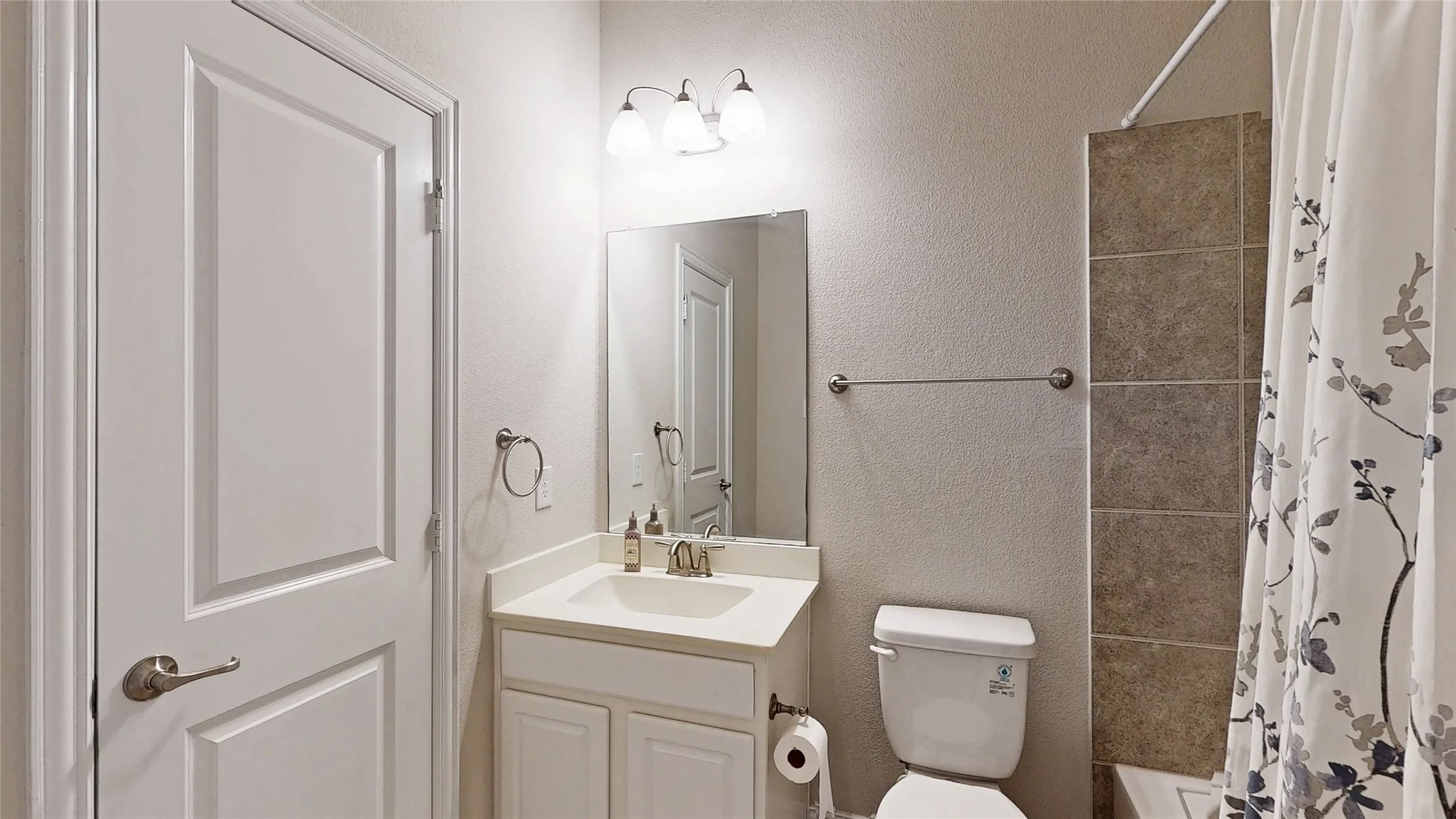 Single Family Residence For Sale in Dallas County , 1921 Lake Front Trail, Garland, Texas 75043, 4 Bedroom, 4 Bathroom, 2 Garage spaces, 3,111 Sqft, built in 2015, Preowned, mls#21189652, Real Estate Agent in Garland, Homes For Sale in Dallas county, Homes For Sale in Garland, Realtor in Garland Texas, Real Estate Brokerage Independent Realty Texas, Luminita Cordes Realtor
