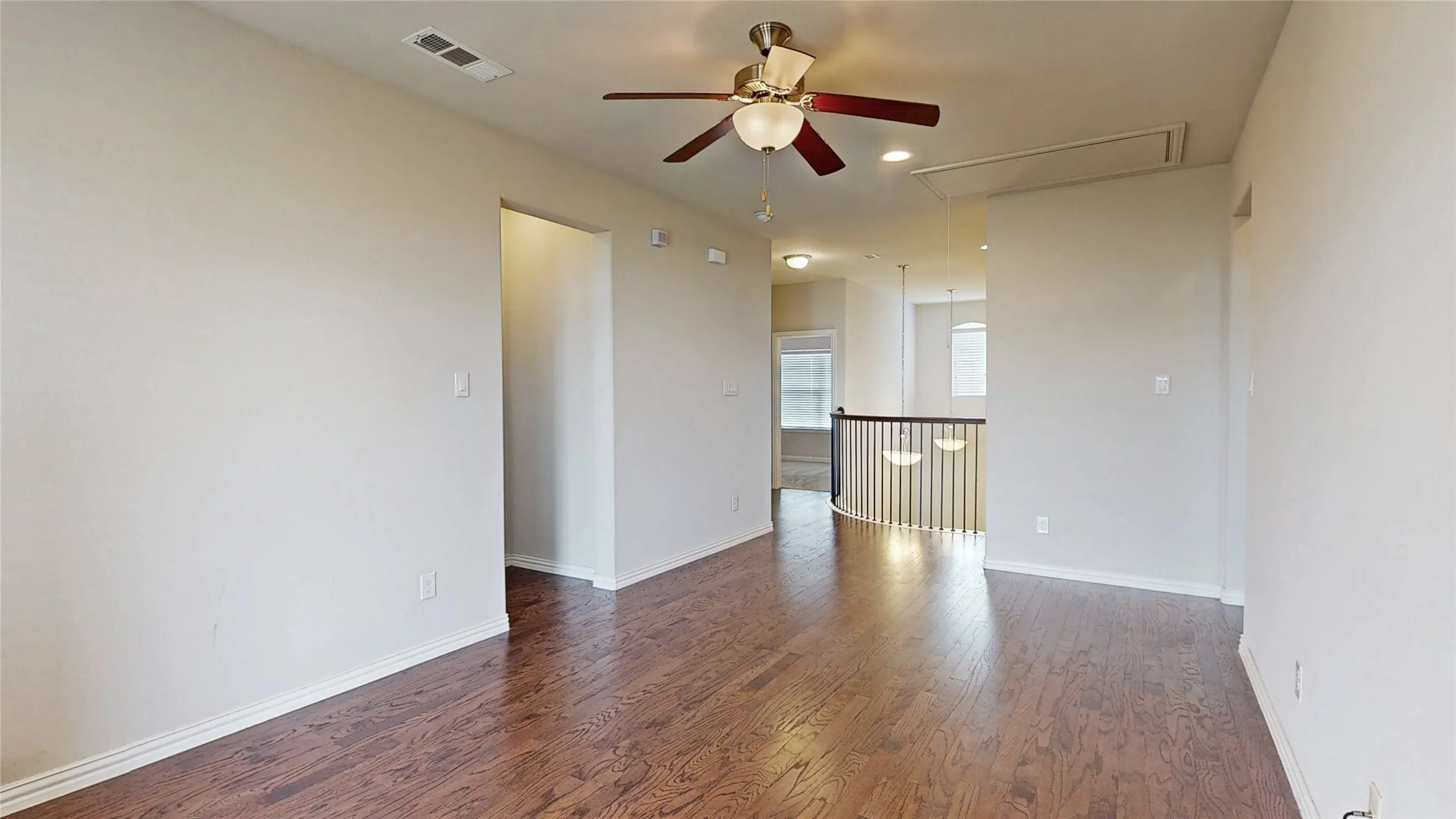 Single Family Residence For Sale in Dallas County , 1921 Lake Front Trail, Garland, Texas 75043, 4 Bedroom, 4 Bathroom, 2 Garage spaces, 3,111 Sqft, built in 2015, Preowned, mls#21189652, Real Estate Agent in Garland, Homes For Sale in Dallas county, Homes For Sale in Garland, Realtor in Garland Texas, Real Estate Brokerage Independent Realty Texas, Luminita Cordes Realtor