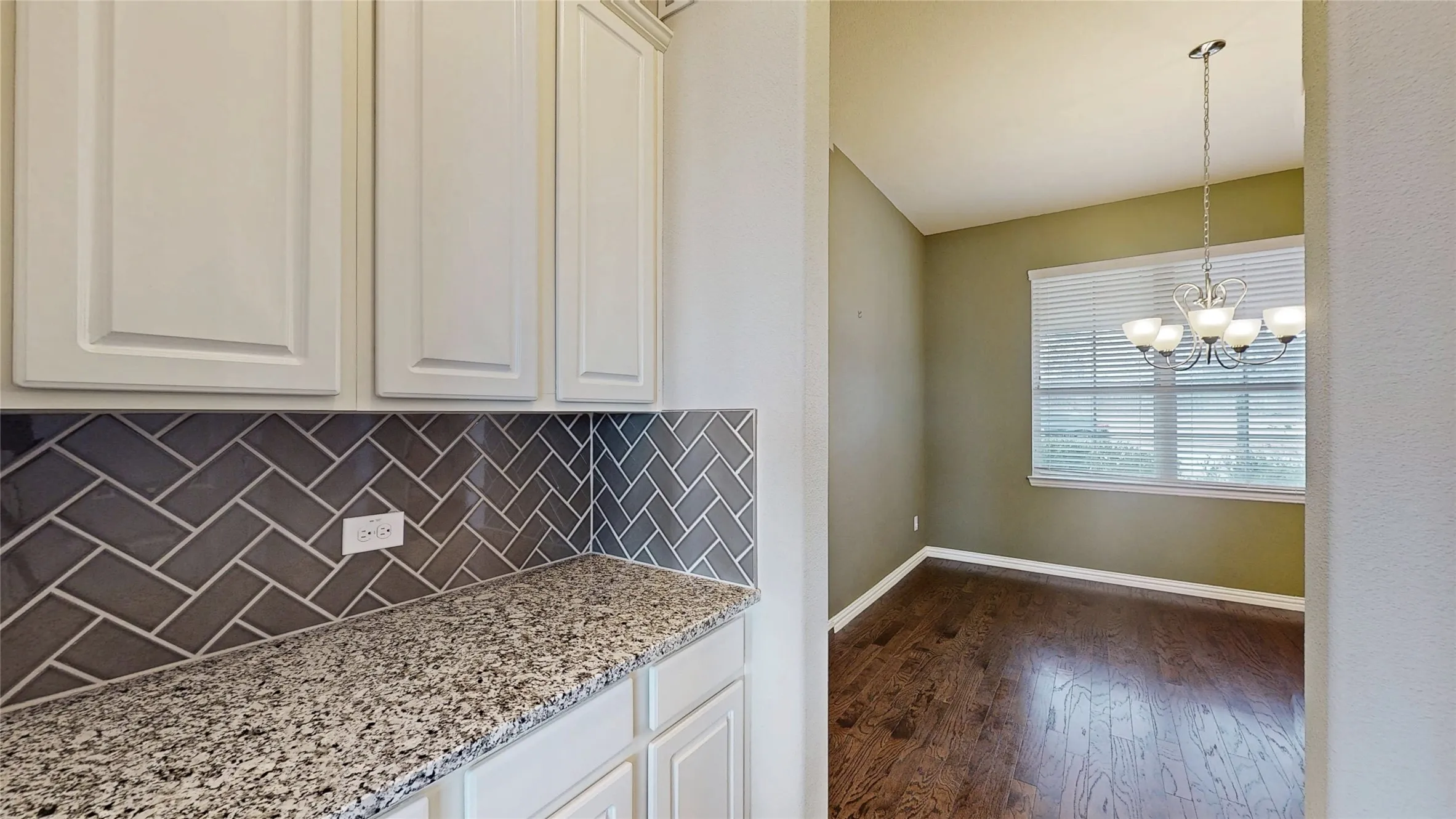 Single Family Residence For Sale in Dallas County , 1921 Lake Front Trail, Garland, Texas 75043, 4 Bedroom, 4 Bathroom, 2 Garage spaces, 3,111 Sqft, built in 2015, Preowned, mls#21189652, Real Estate Agent in Garland, Homes For Sale in Dallas county, Homes For Sale in Garland, Realtor in Garland Texas, Real Estate Brokerage Independent Realty Texas, Luminita Cordes Realtor