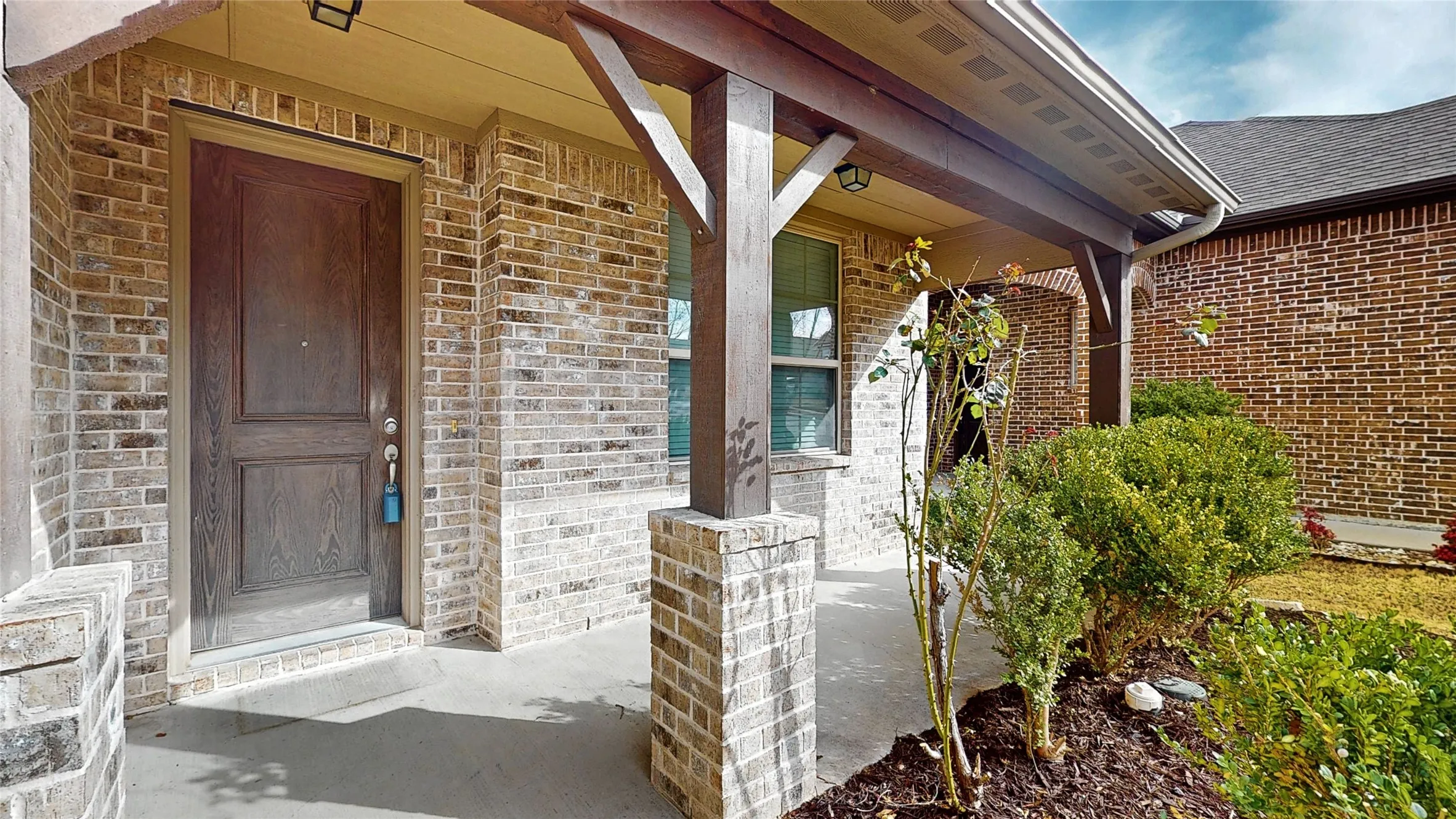 Single Family Residence For Sale in Dallas County , 1921 Lake Front Trail, Garland, Texas 75043, 4 Bedroom, 4 Bathroom, 2 Garage spaces, 3,111 Sqft, built in 2015, Preowned, mls#21189652, Real Estate Agent in Garland, Homes For Sale in Dallas county, Homes For Sale in Garland, Realtor in Garland Texas, Real Estate Brokerage Independent Realty Texas, Luminita Cordes Realtor